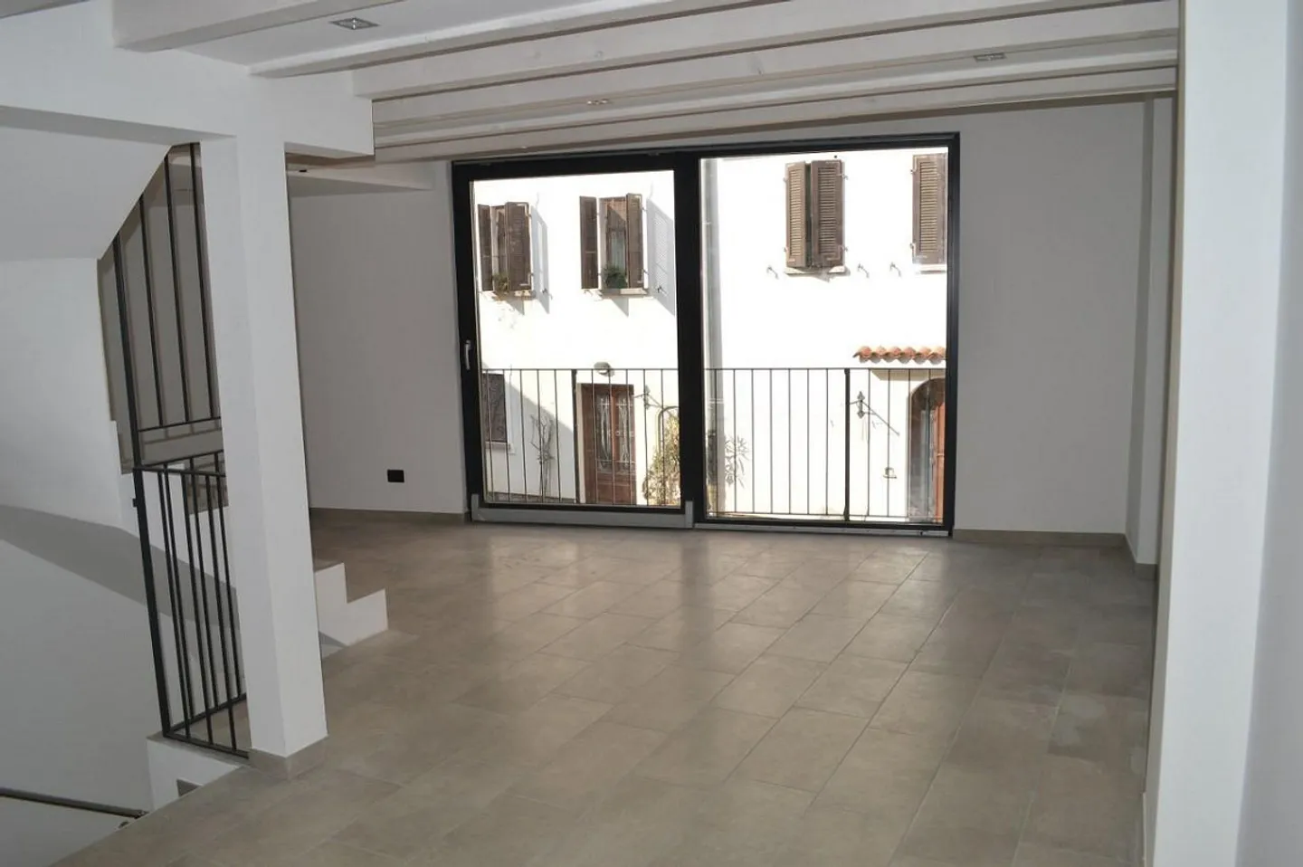 INCOME-PRODUCING BUILDING IN THE CENTER - Photo 7 of 13
