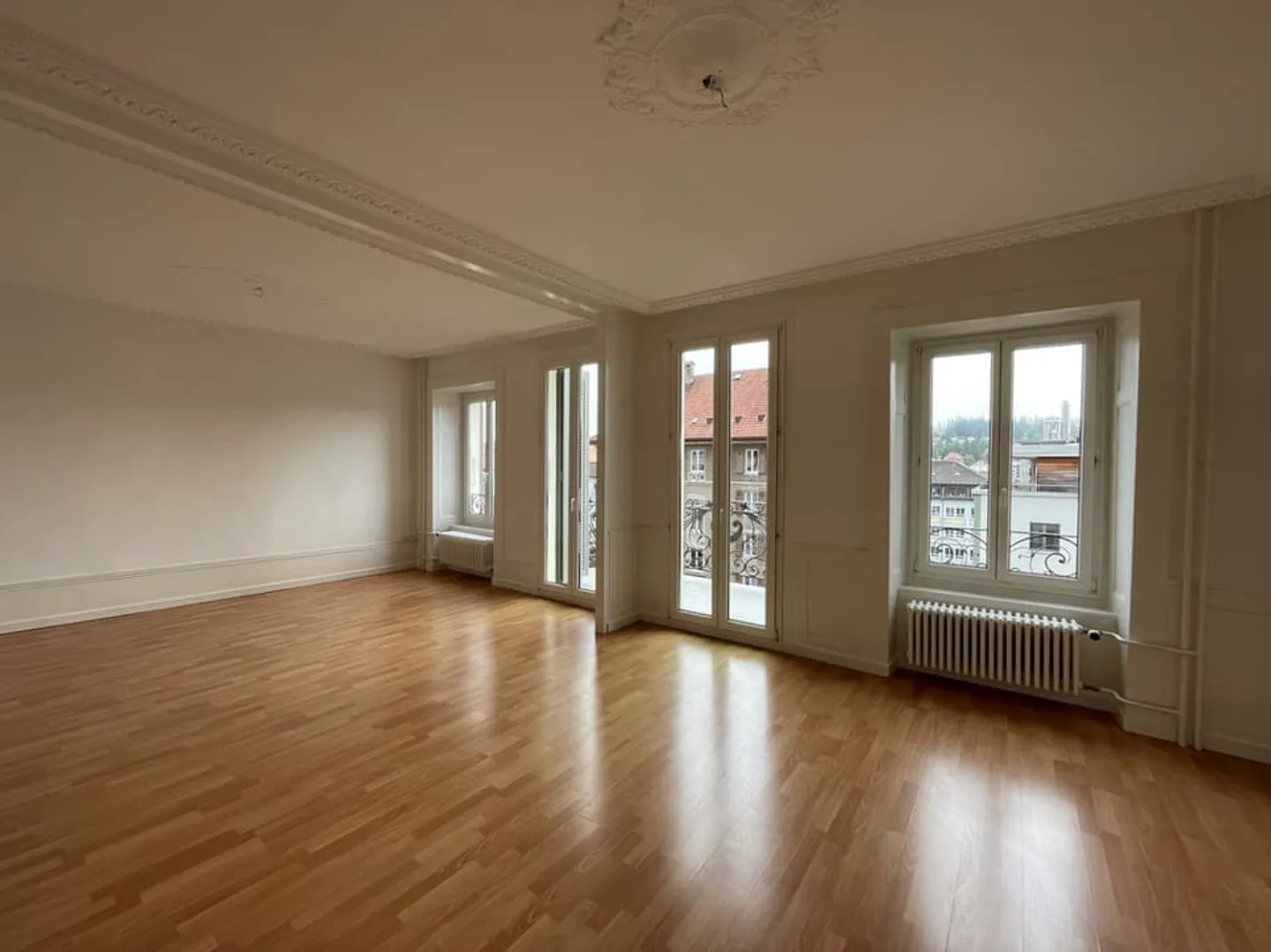 Appartement spacieux avec balcons - Photo 5 sur 12