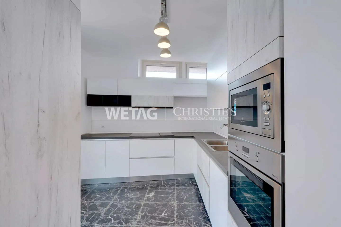 Lugano: Elegant Penthouse Apartment with City & Lake View - Possible as a Second Home - Photo 3 of 13