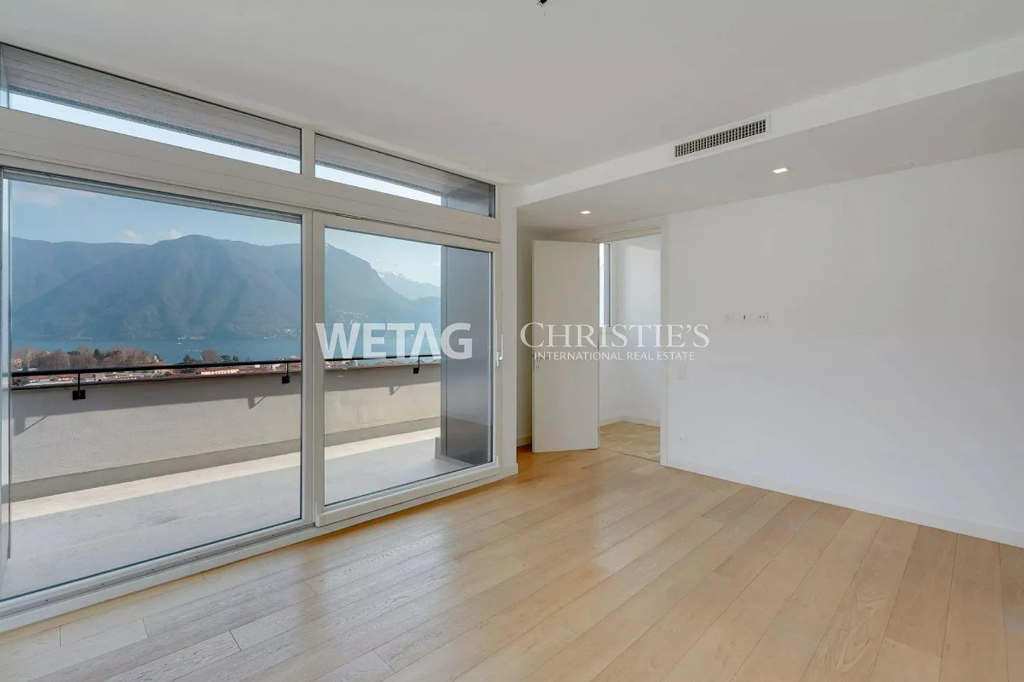 Lugano: Elegant Penthouse Apartment with City & Lake View - Possible as a Second Home - Photo 4 of 13