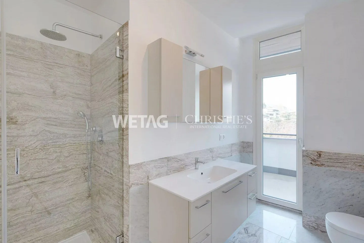 Lugano: Elegant Penthouse Apartment with City & Lake View - Possible as a Second Home - Photo 5 of 13