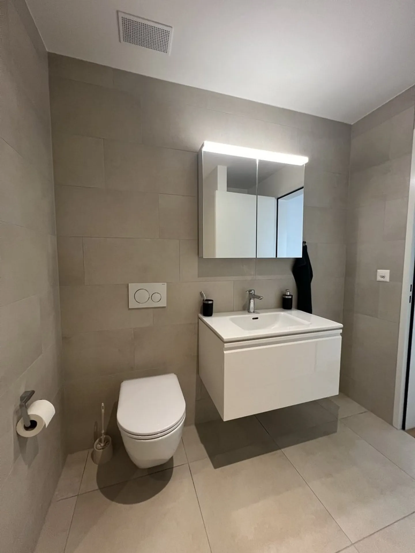 2.5 Room Apartment - Photo 3 of 5