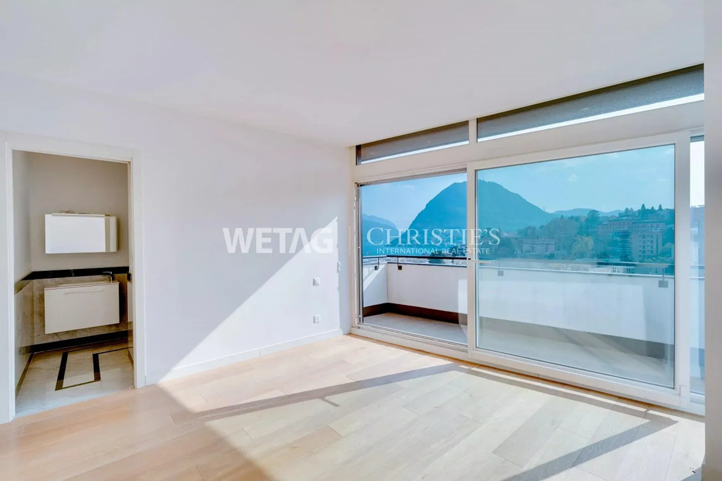 Lugano: Elegant Penthouse Apartment with City & Lake View - Possible as a Second Home - Photo 8 of 13