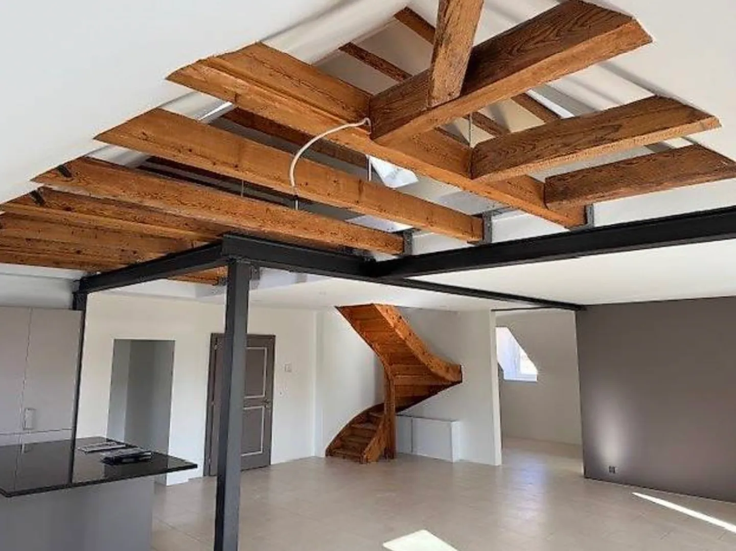 Renovated duplex apartment in a mansion - Photo 2 of 7