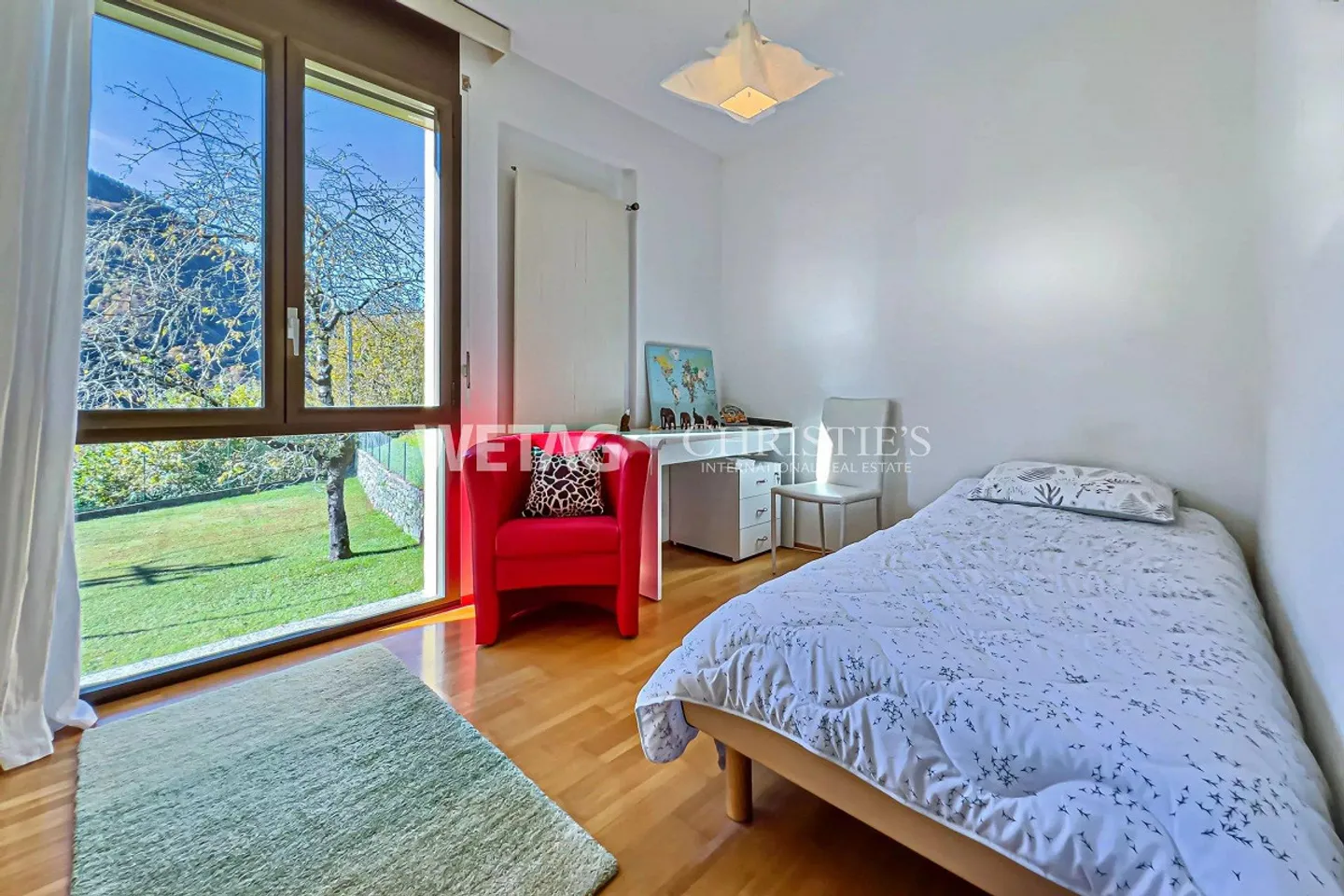 Villa élégante et moderne avec piscine intérieure à vendre à Crana, également ... - Photo 7 sur 13