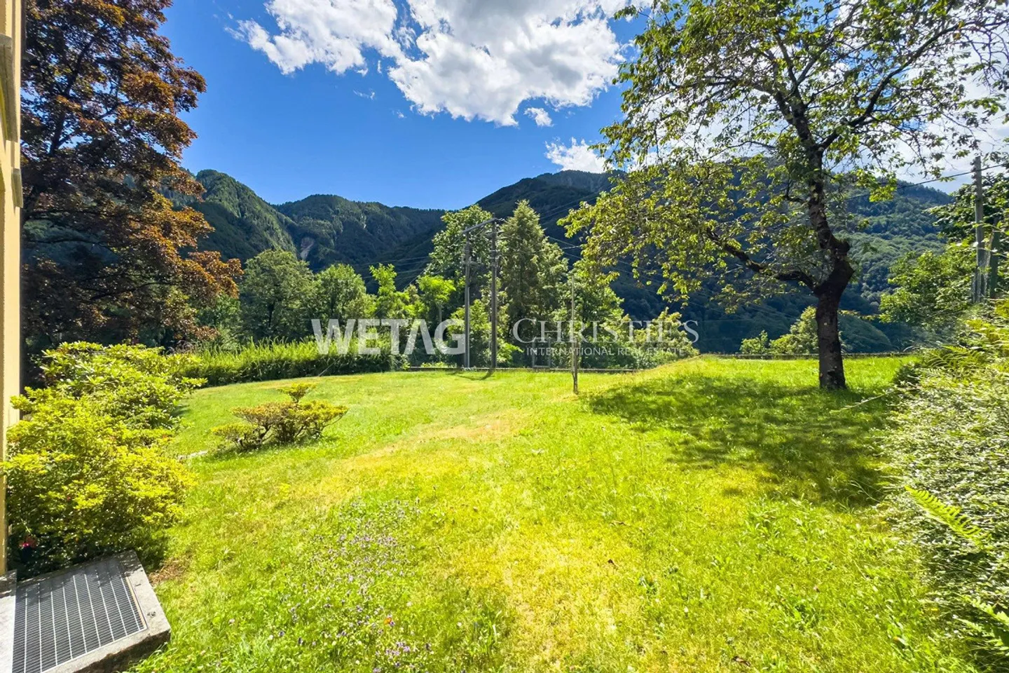 Villa élégante et moderne avec piscine intérieure à vendre à Crana, également ... - Photo 13 sur 13