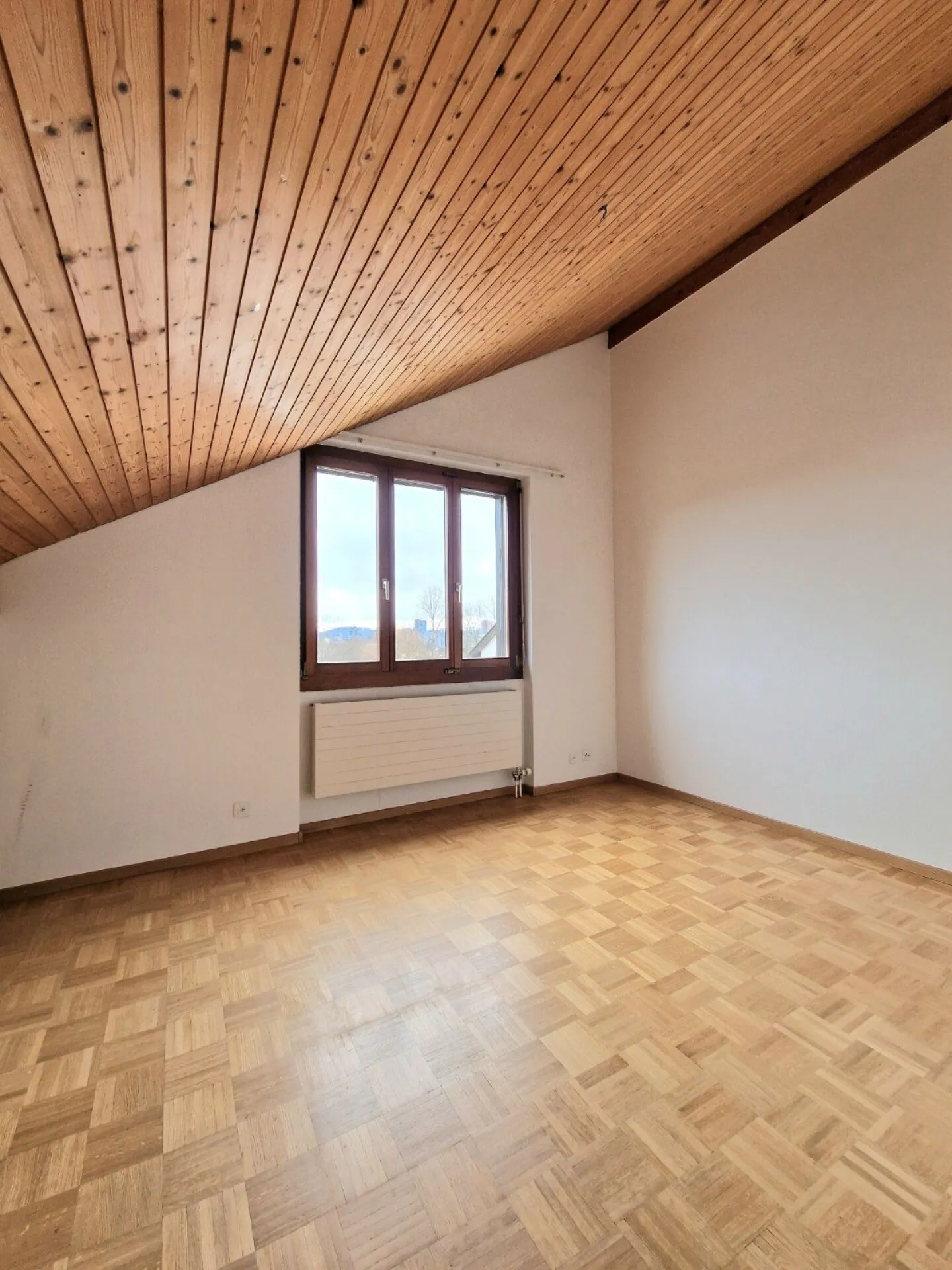 Grande Bella Appartamento Maisonette 4.5 con Terrazza in una Posizione Tranquilla a Solothurn - Foto 18 di 19