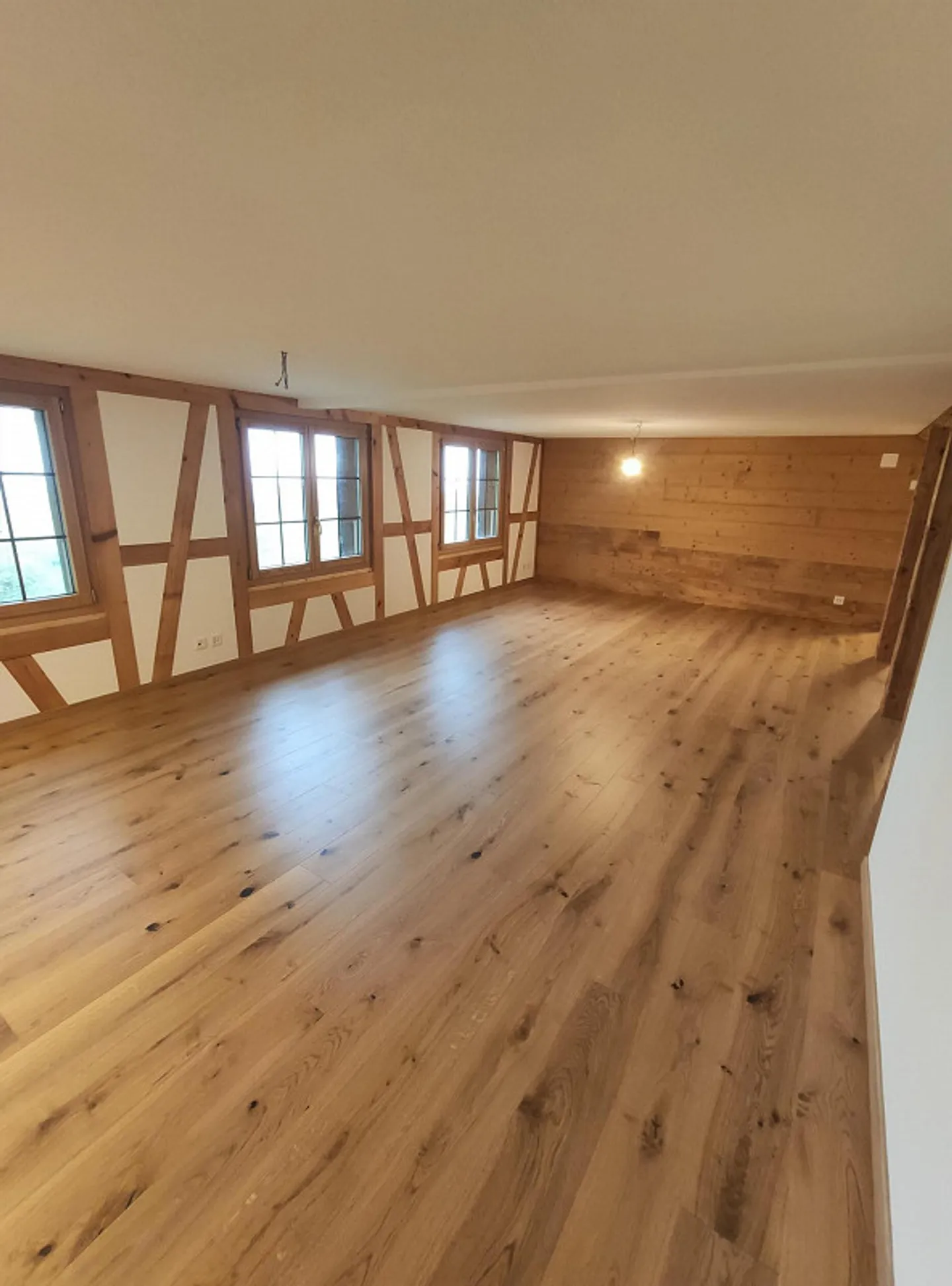 Sehr schön ausgebaute 4.5 Zimmer Wohnung an ruhiger Lage - Foto 2 von 14