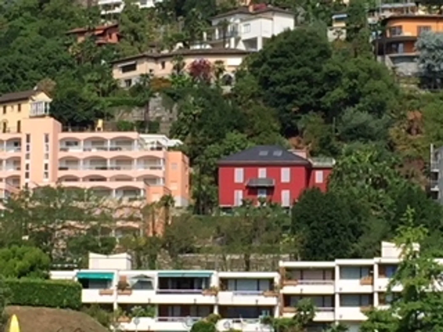 Brissago; 2.5 Dachwohnung mit Terrasse - Foto 3 von 16