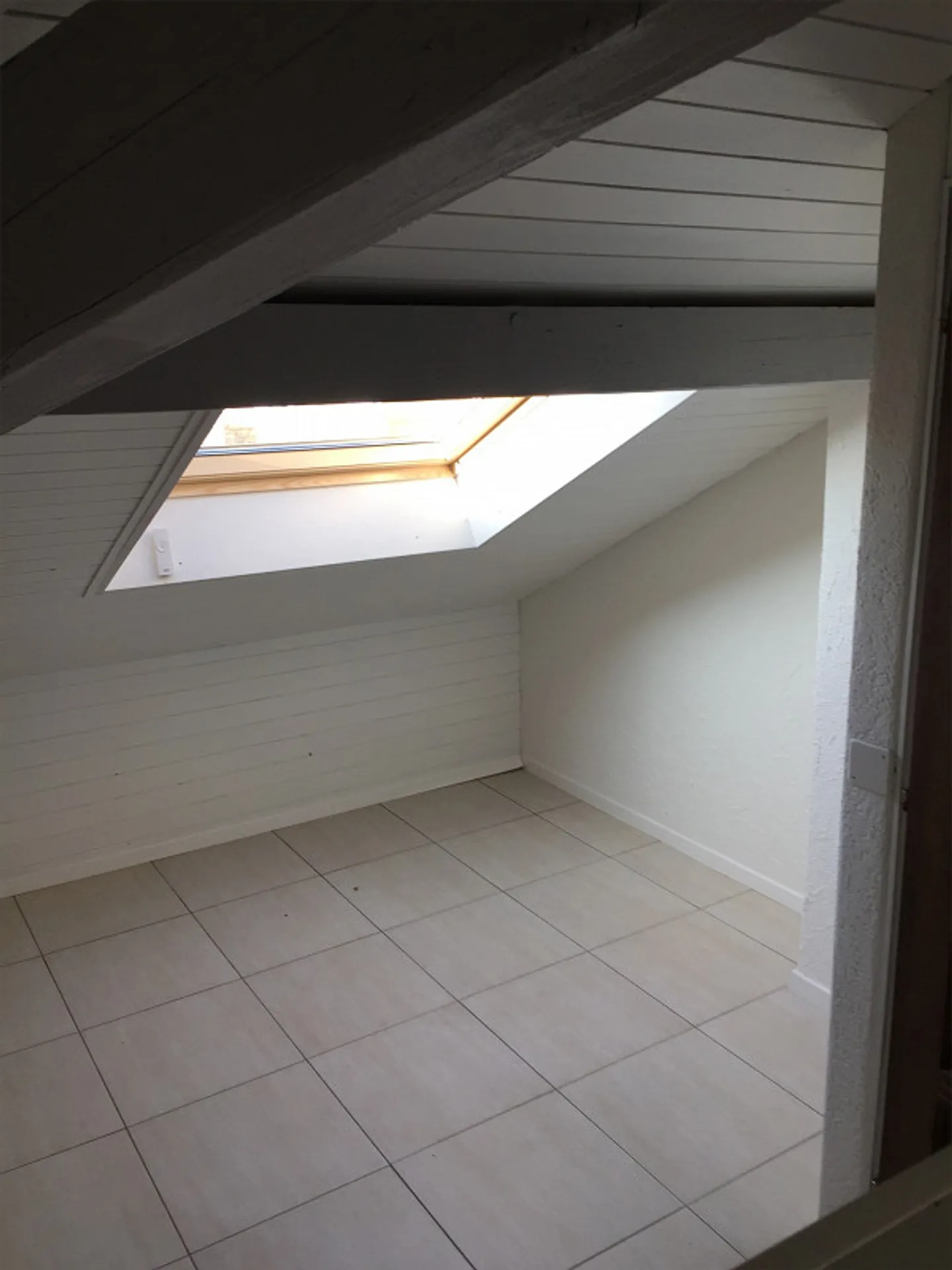 Brissago; 2.5 Dachwohnung mit Terrasse - Foto 9 von 16