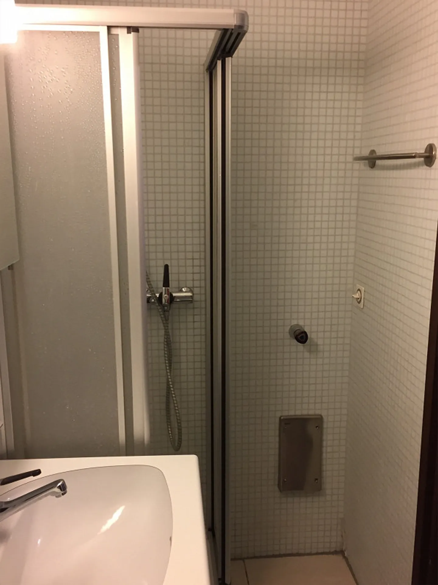 Brissago; 2.5 Dachwohnung mit Terrasse - Foto 14 von 16