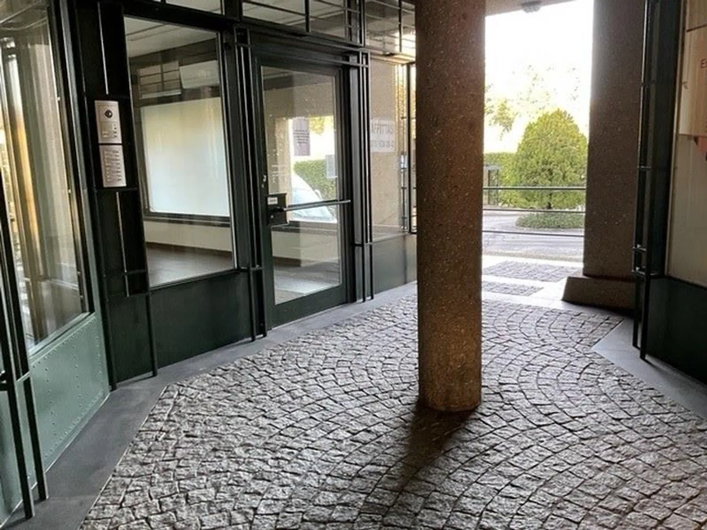 Spazio commerciale moderno a Breganzona - Foto 1 di 7