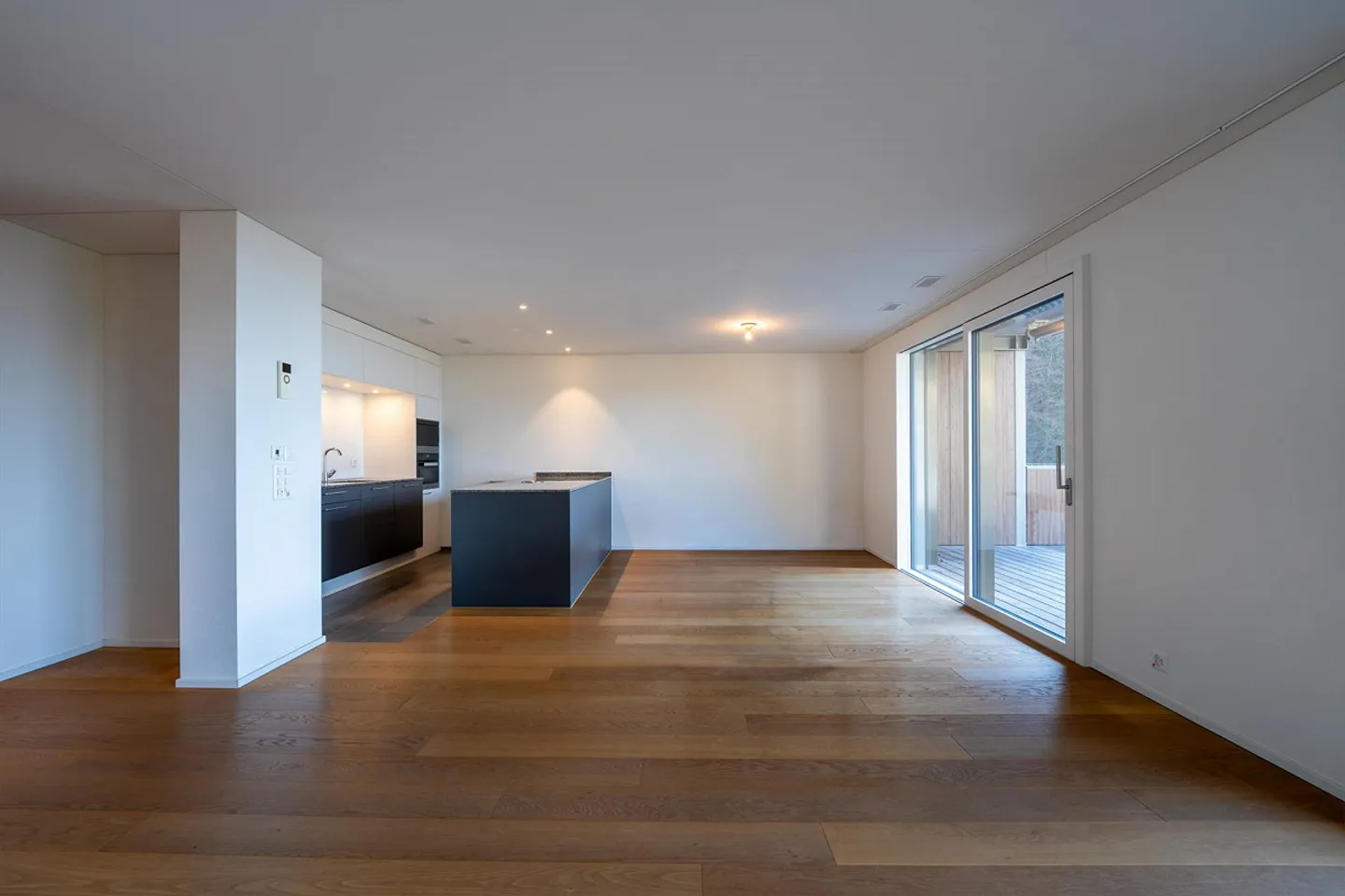 3.5 (4.5) room apartment with lake and mountain view - Photo 2 of 6