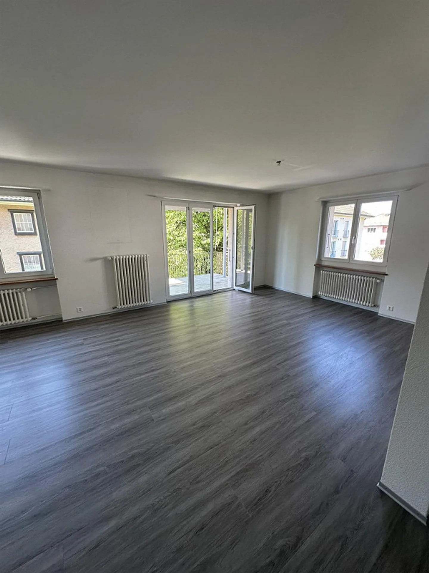 Ampio appartamento di 3,5 locali a Hünibach - Foto 4 di 13