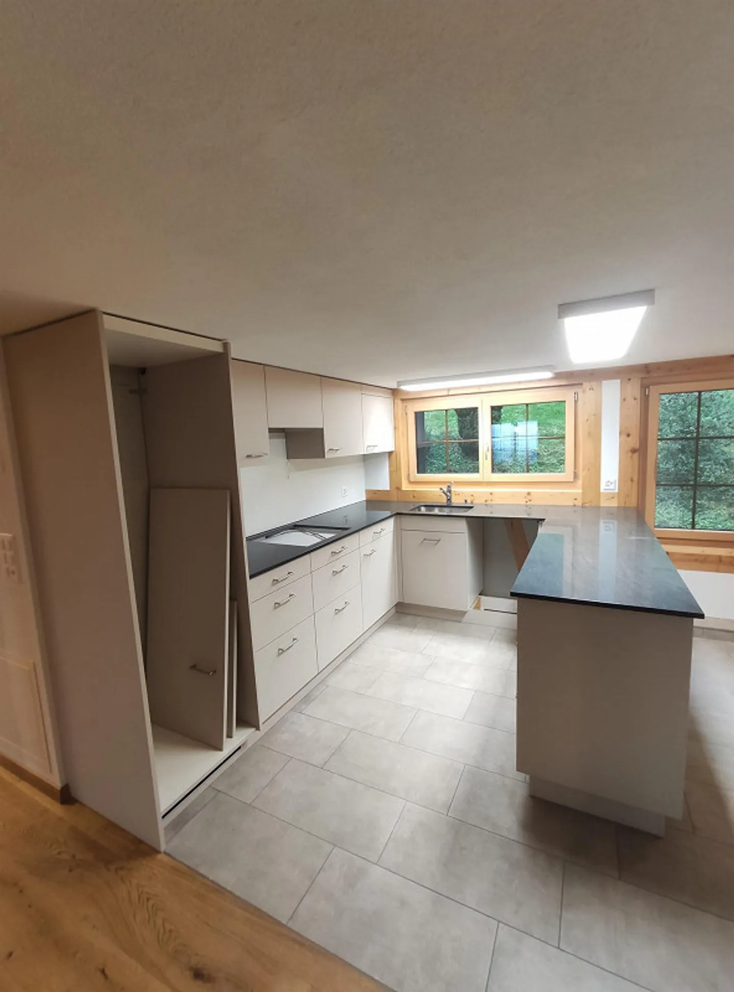 Sehr schön ausgebaute 4.5 Zimmer Wohnung an ruhiger Lage - Foto 4 von 14