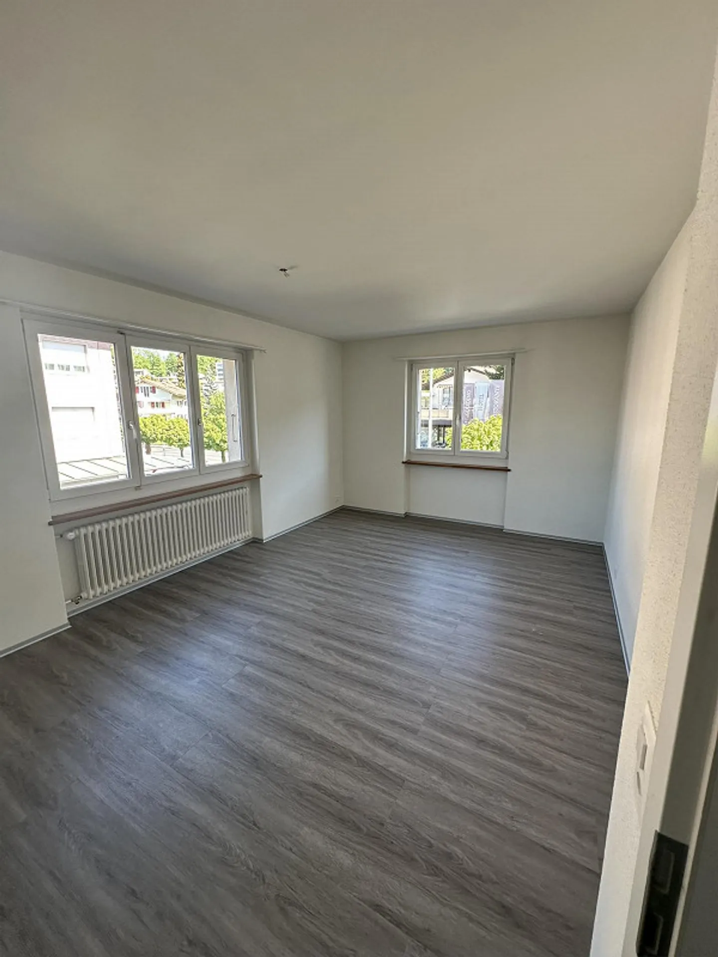 Ampio appartamento di 3,5 locali a Hünibach - Foto 7 di 13