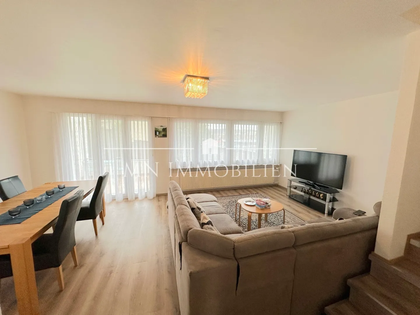 Beautiful 5.5 Room Corner Townhouse in a Quiet Location in Therwil - Photo 4 of 5