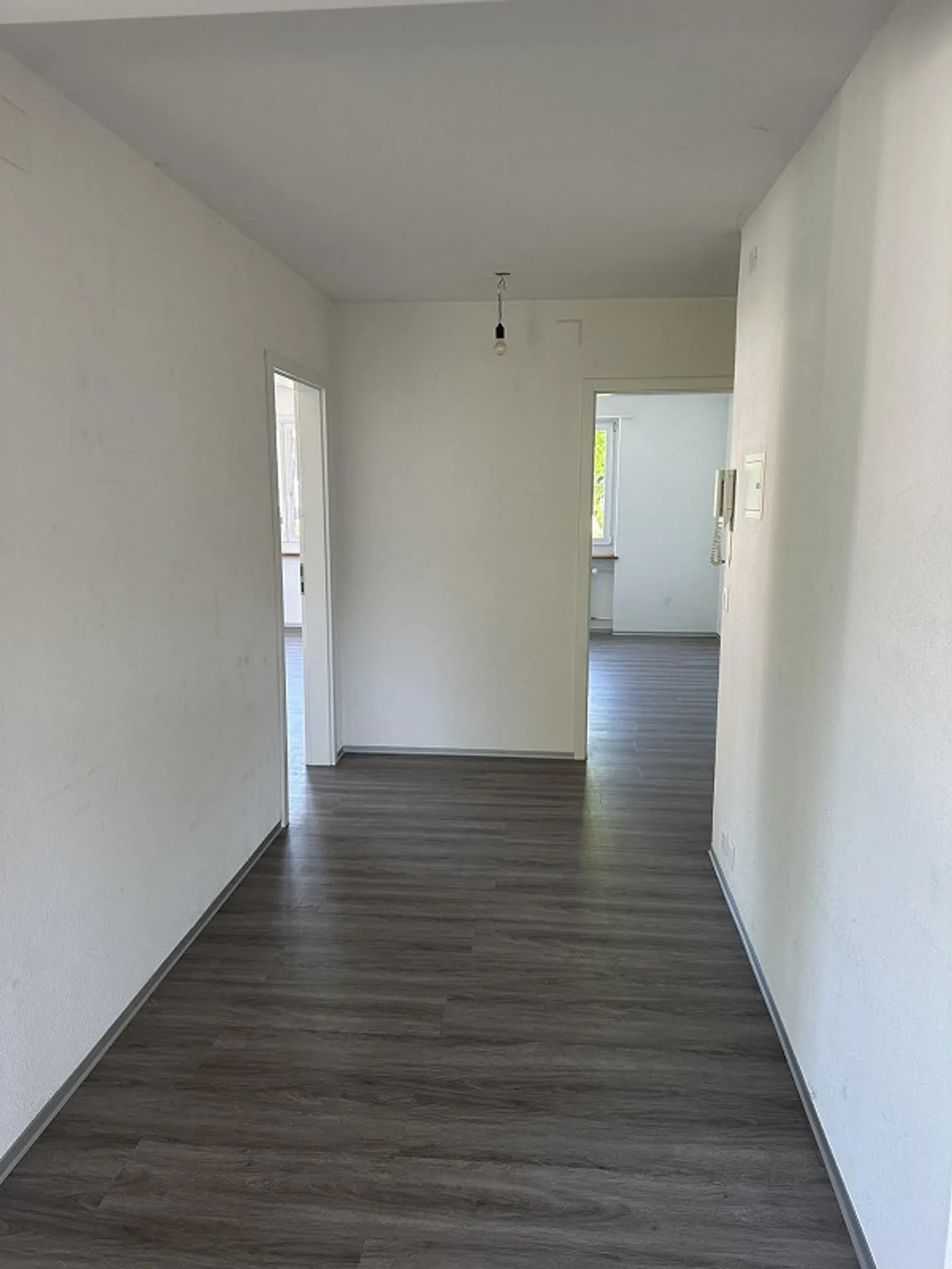 Ampio appartamento di 3,5 locali a Hünibach - Foto 10 di 13