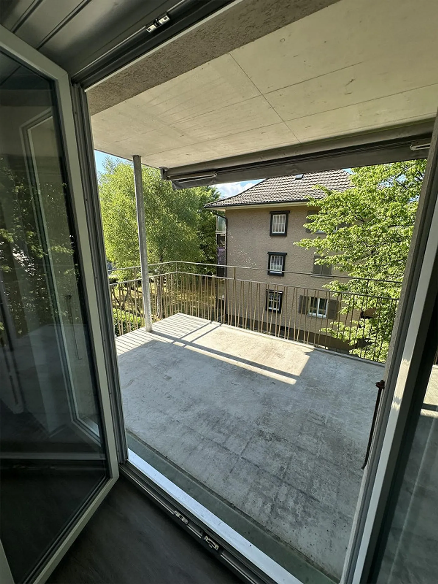 Ampio appartamento di 3,5 locali a Hünibach - Foto 11 di 13