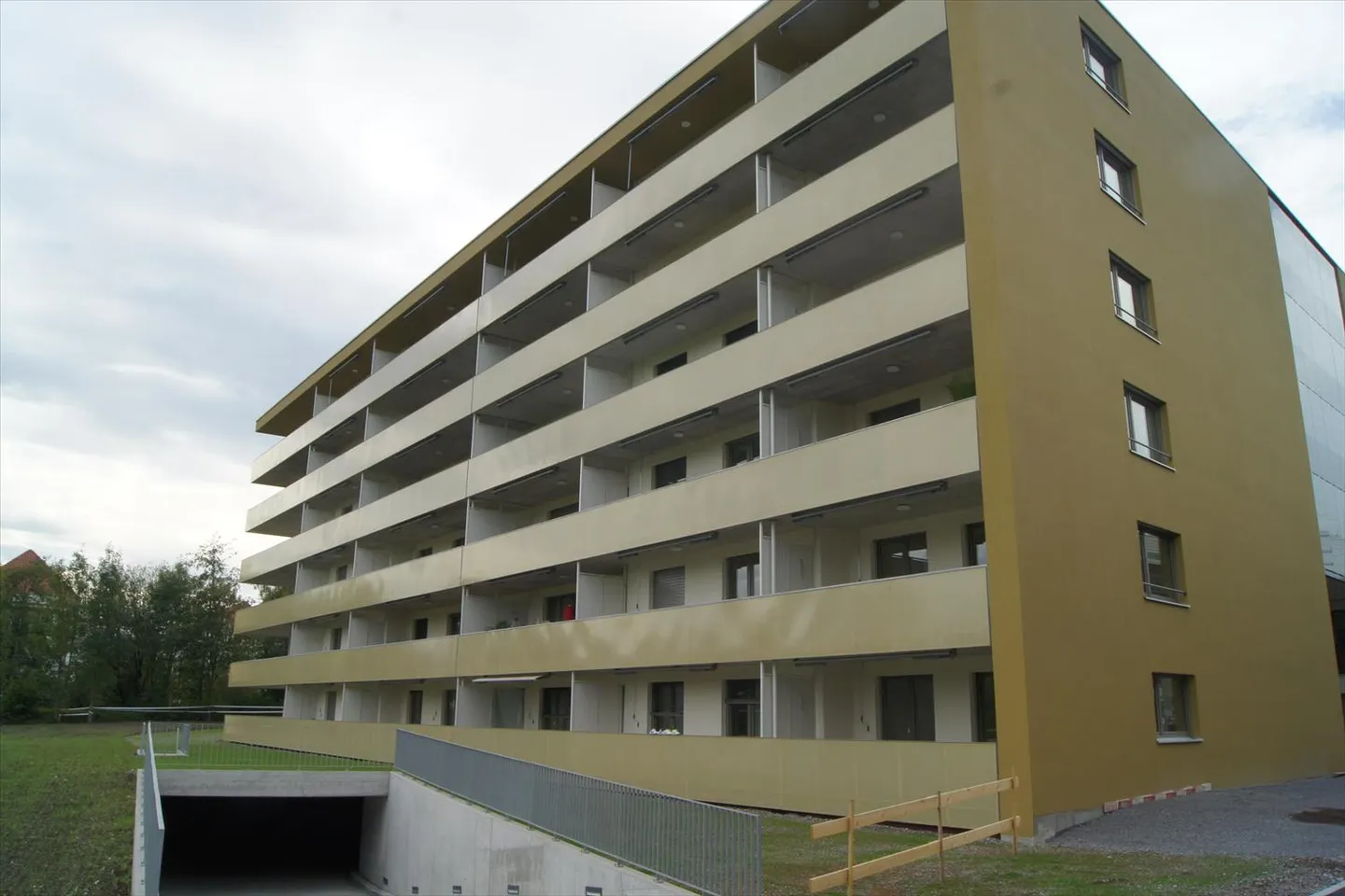 AFFITTARE SENZA DEPOSITO - Cercasi nuovo inquilino per un ampio appartamento di 2,5 locali a Neugut - Foto 1 di 5