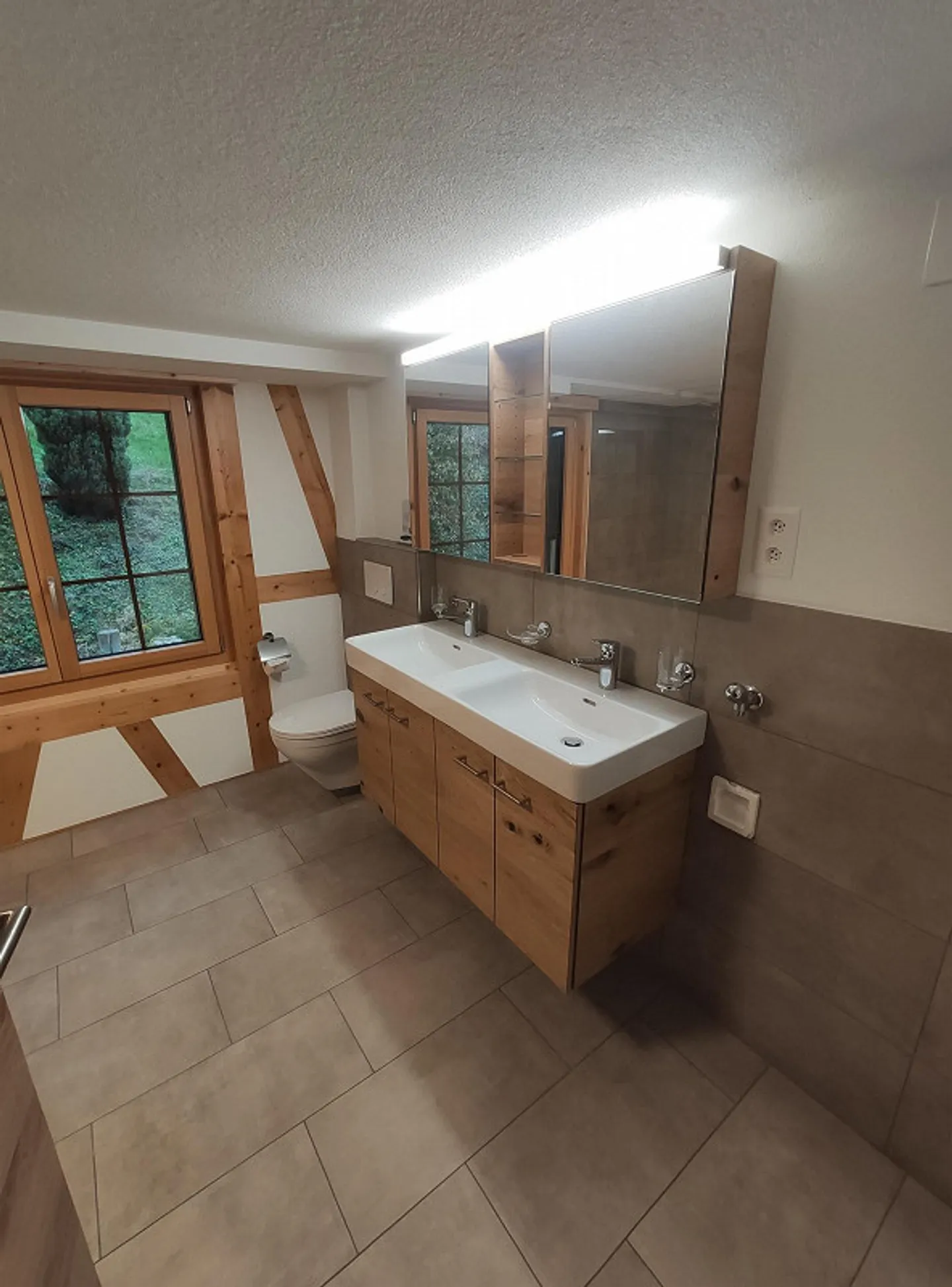 Sehr schön ausgebaute 4.5 Zimmer Wohnung an ruhiger Lage - Foto 7 von 14