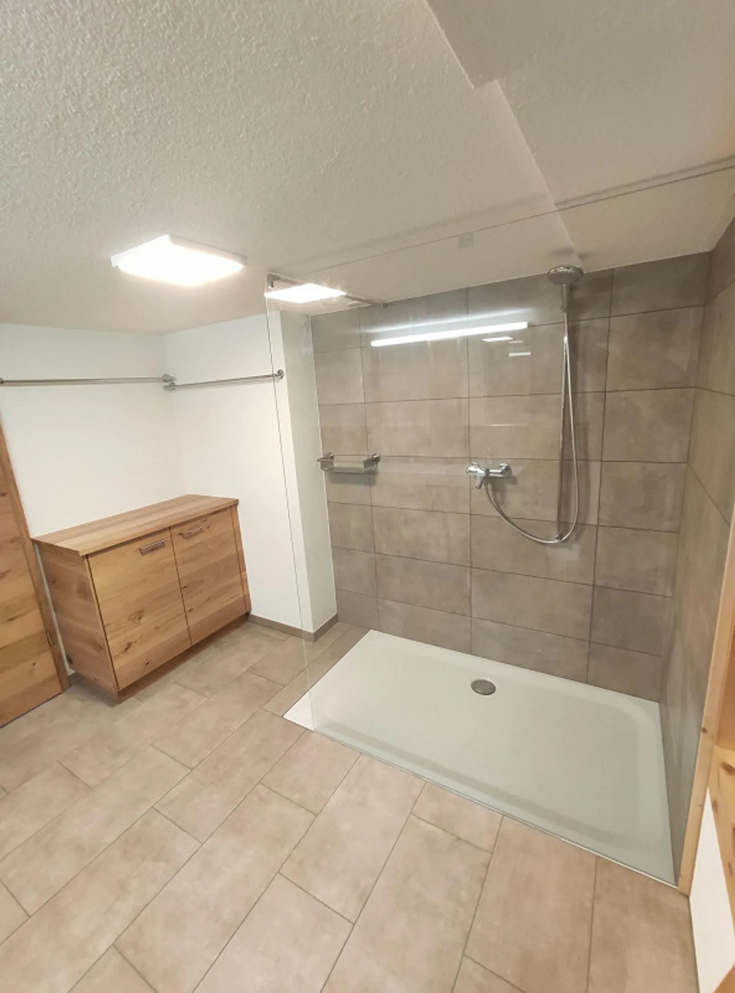 Sehr schön ausgebaute 4.5 Zimmer Wohnung an ruhiger Lage - Foto 8 von 14