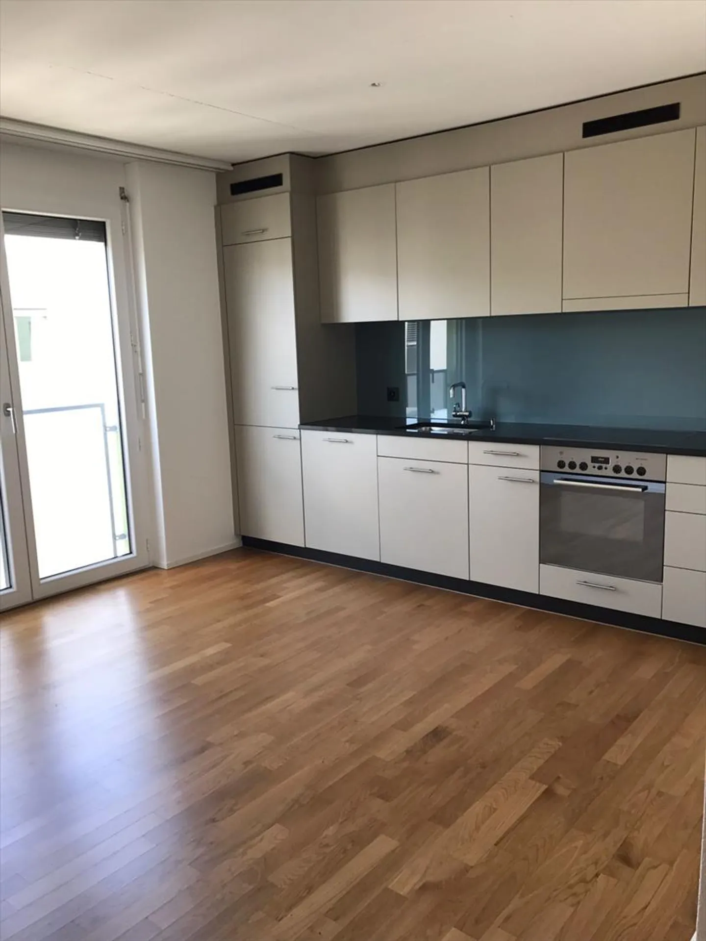 AFFITTARE SENZA DEPOSITO - Cercasi nuovo inquilino per un ampio appartamento di 2,5 locali a Neugut - Foto 2 di 5