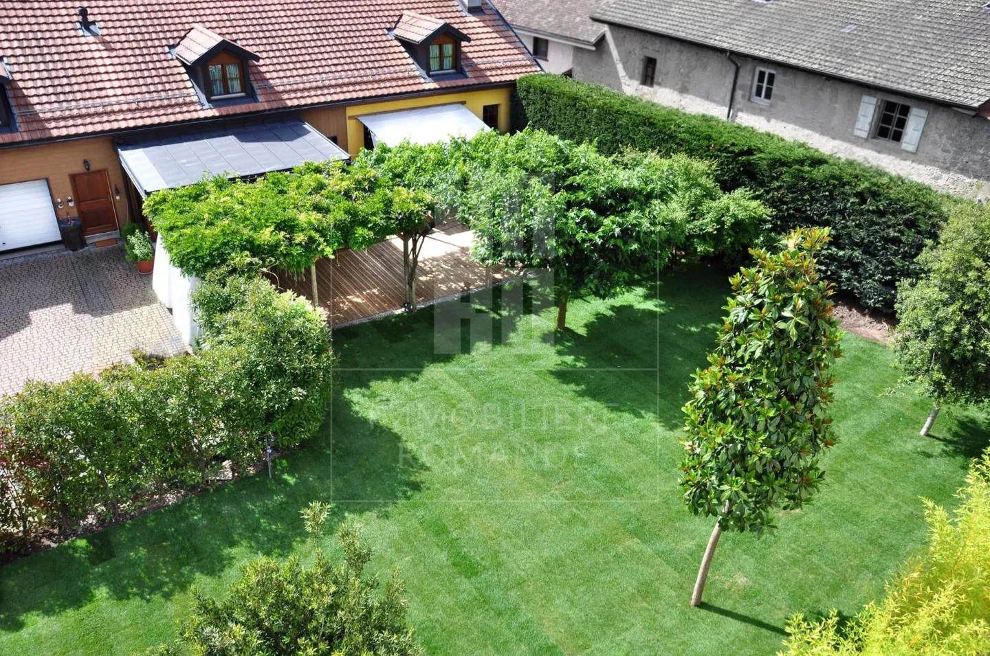 Gemischt genutztes Gebäude 8 Zimmer - Foto 1 von 13