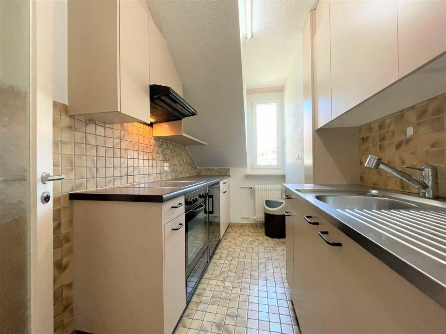 Centrally located, spacious apartment in the heart of St. Gallen - Photo 2 of 9