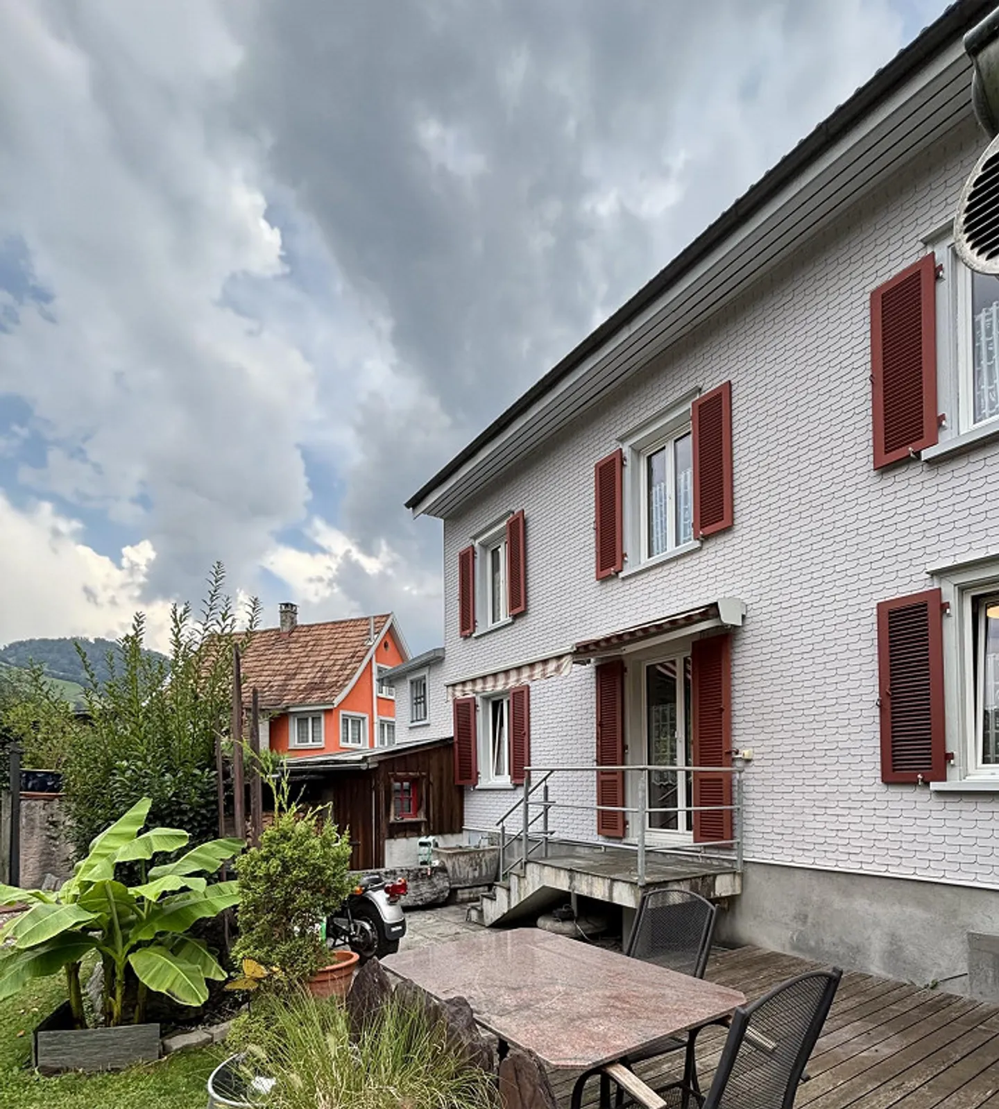 Cozy apartment with spacious garden seating area - Photo 1 of 2