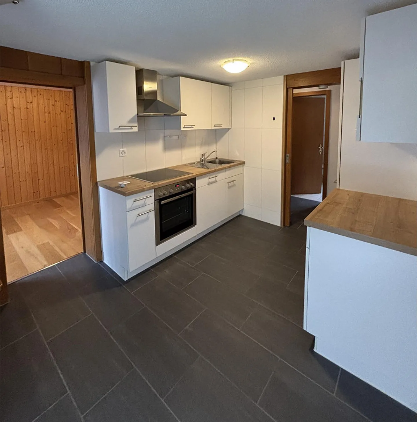 Cozy apartment with spacious garden seating area - Photo 2 of 2