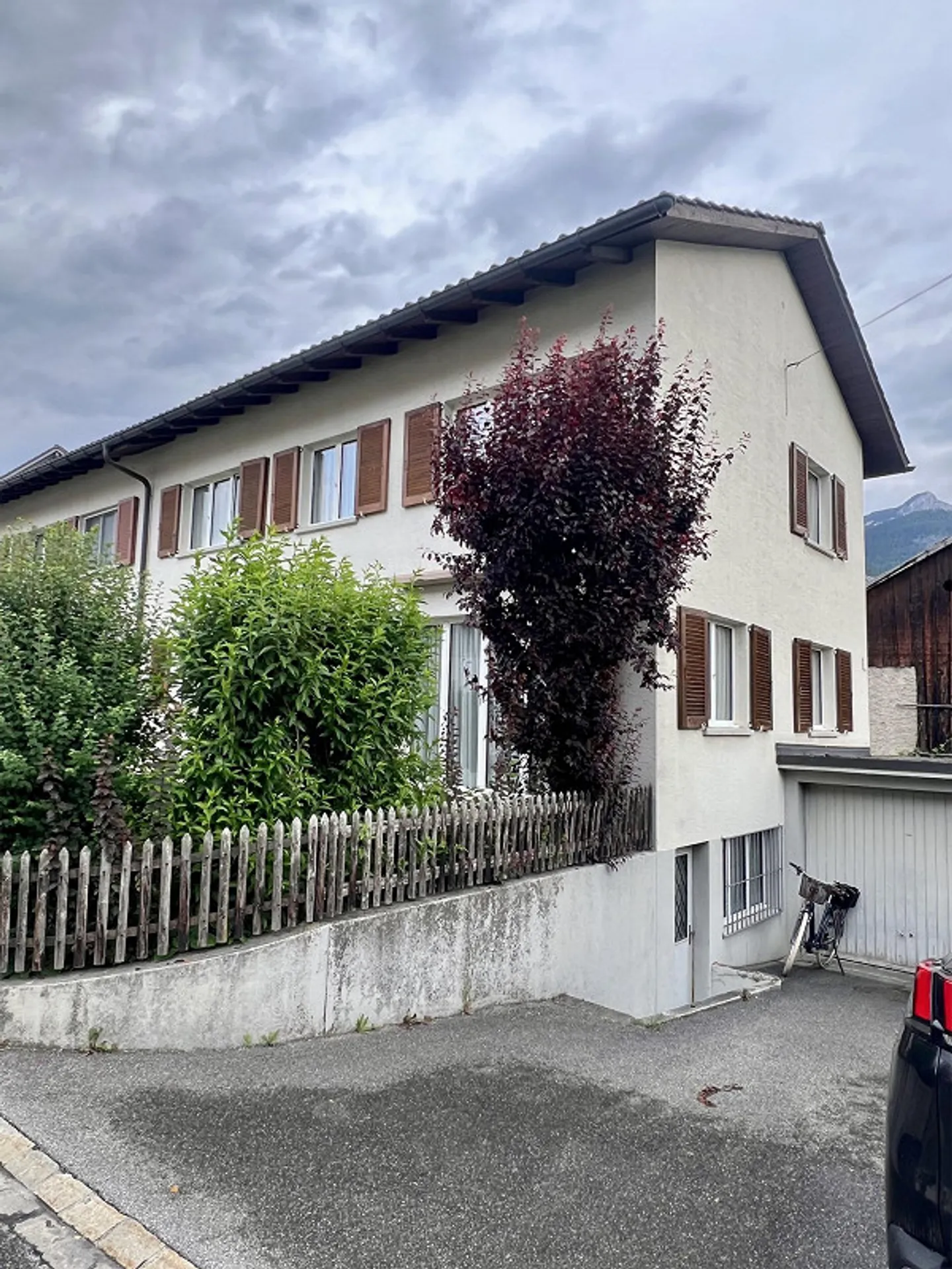 Freshly renovated semi-detached family house with garage and garden - Photo 1 of 4
