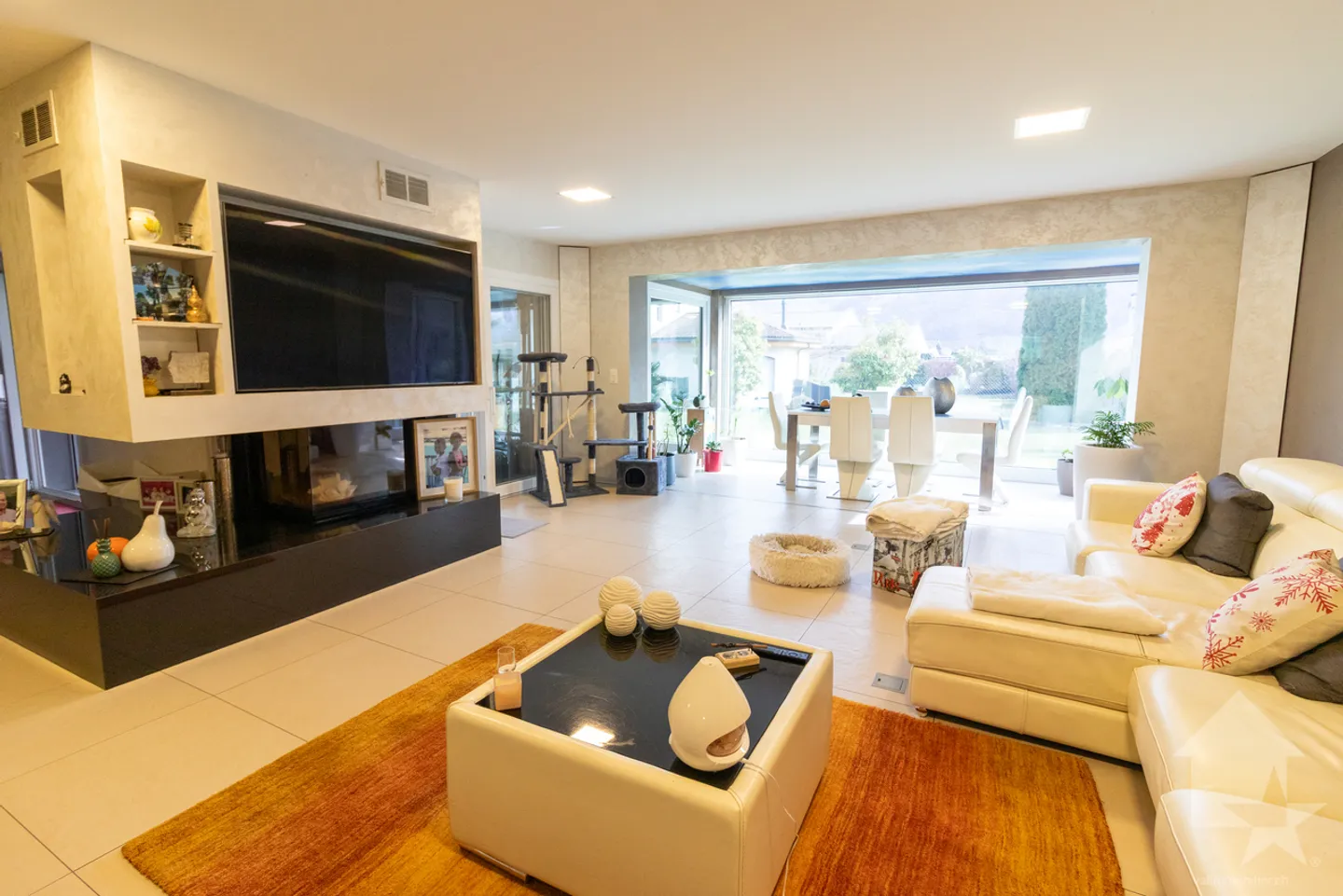 Magnificent villa in PPE with large garden and basement - Photo 2 of 34