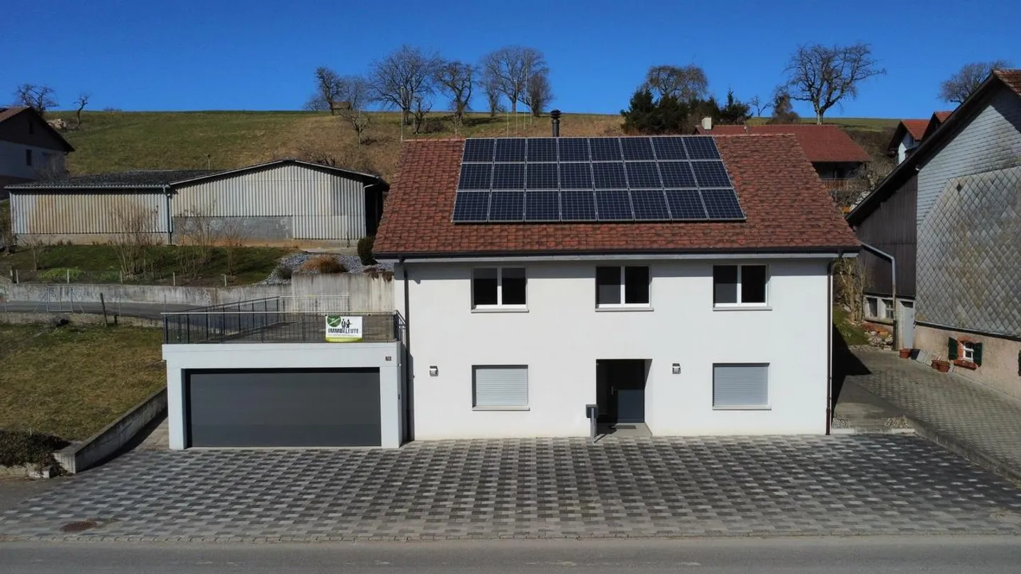 Modernes Einfamilienhaus in Beggingen - Foto 3 von 12