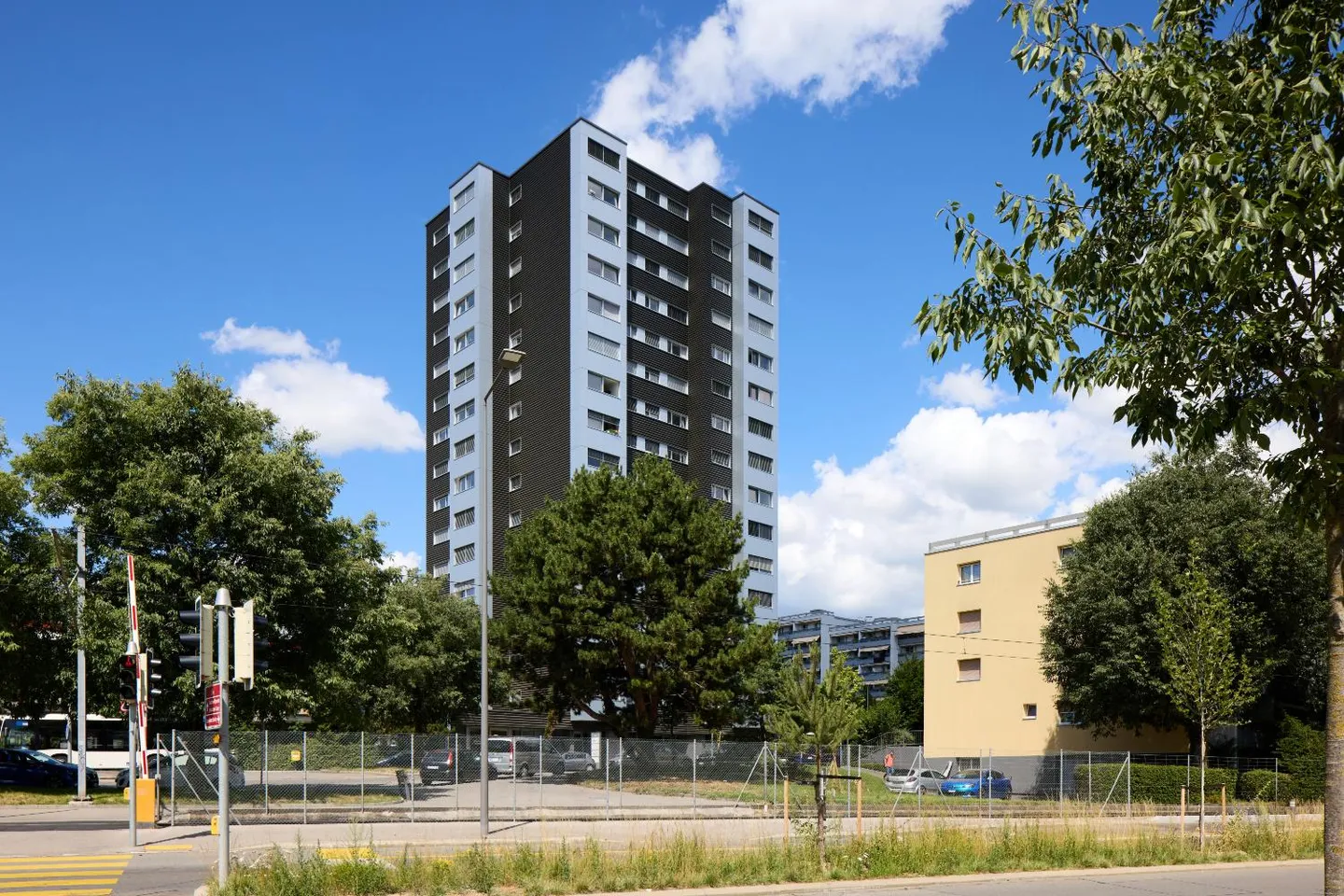 Appartement Moderne Près Commodités - Photo 2 sur 4