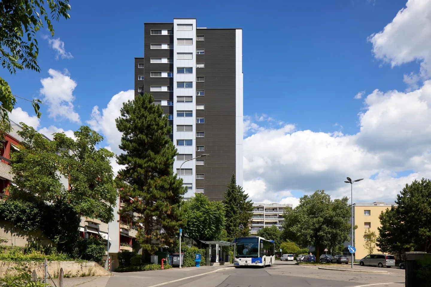 Appartement Moderne Près Commodités - Photo 3 sur 4