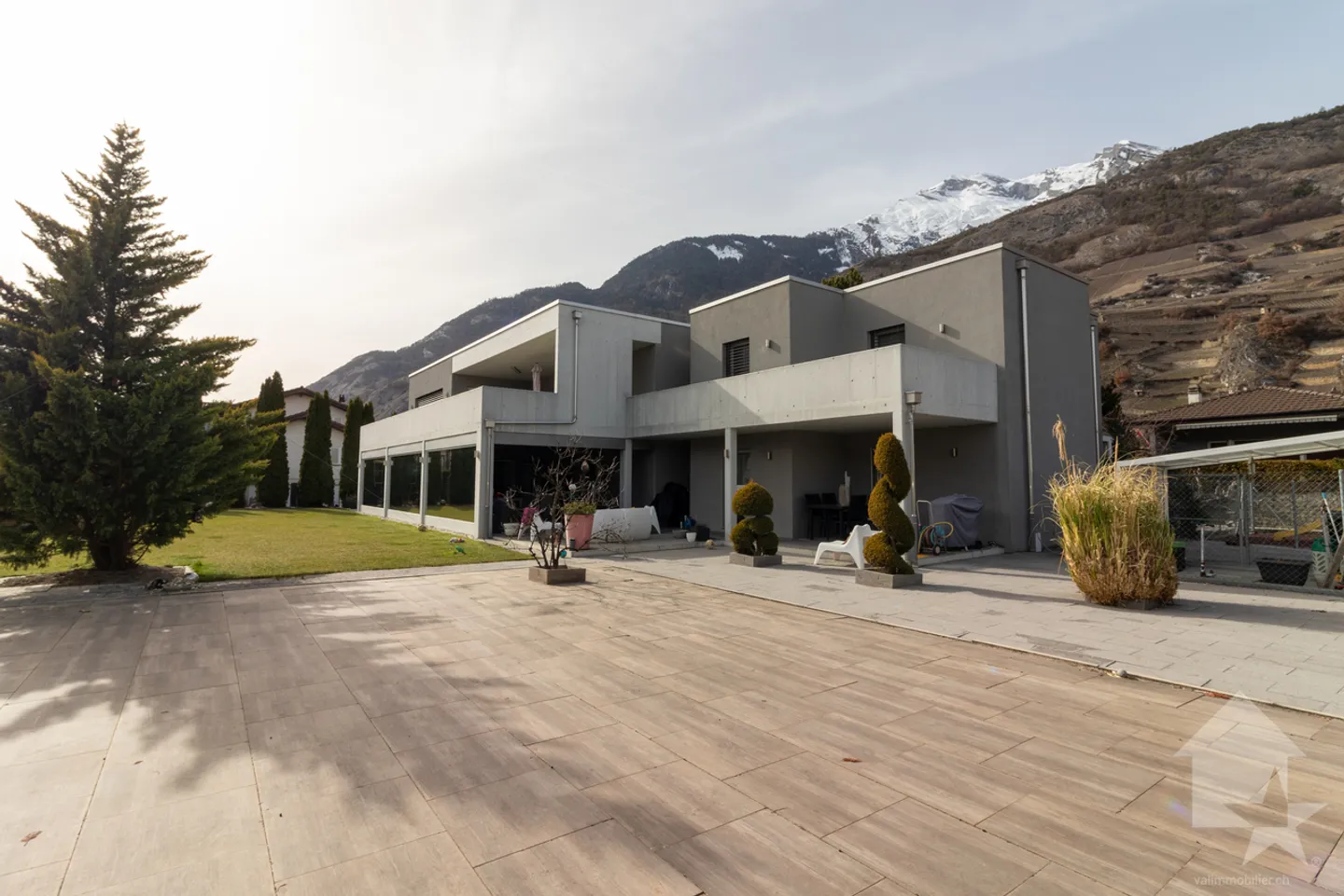 Magnificent villa in PPE with large garden and basement - Photo 28 of 34