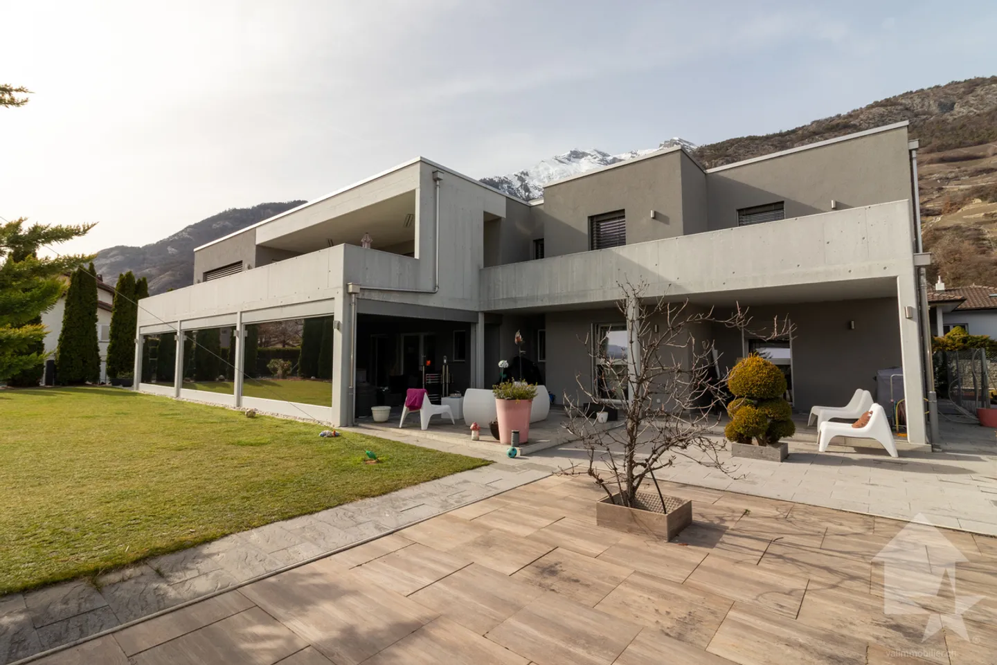 Magnificent villa in PPE with large garden and basement - Photo 29 of 34