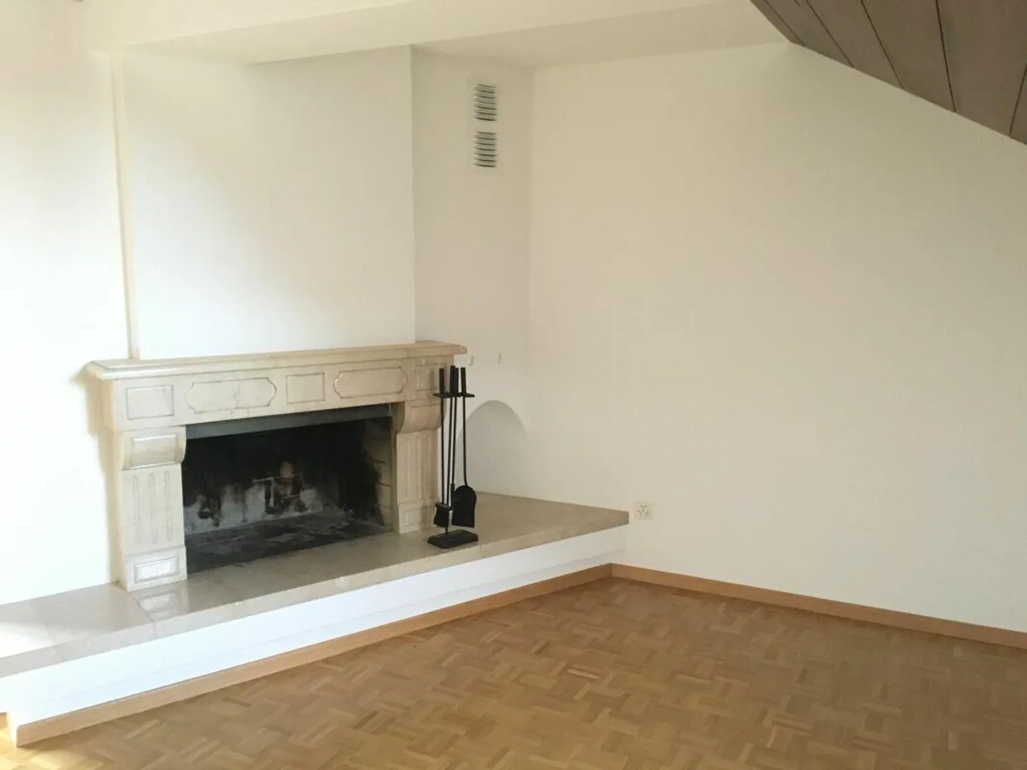 Cozy 3.5-room attic apartment near city center - Photo 8 of 10