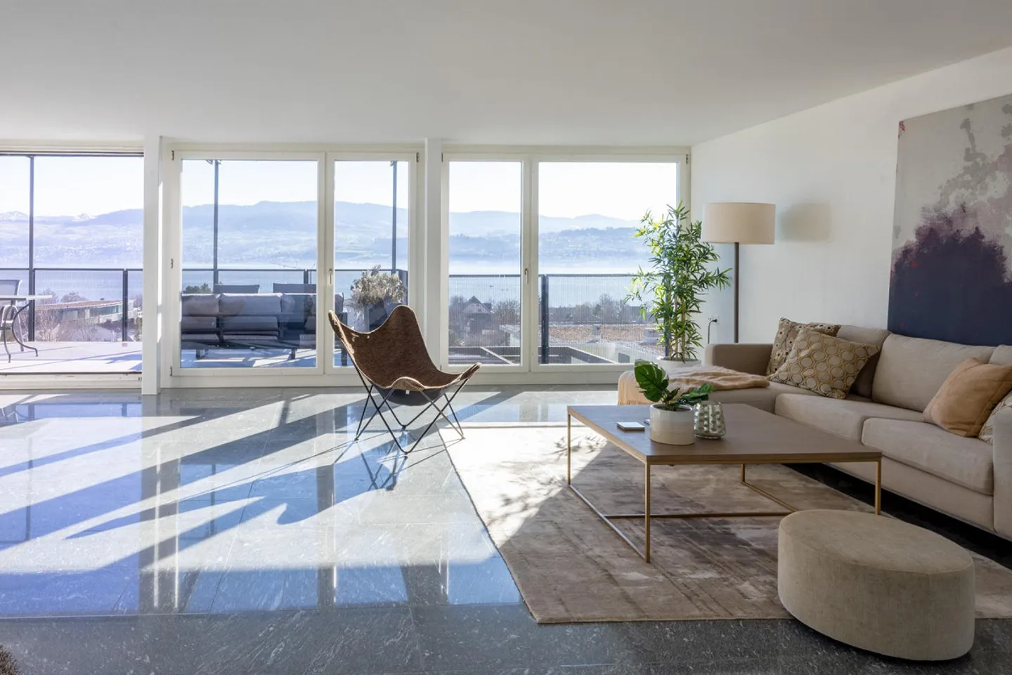 Appartement en Attique 4½ pièces à côté des vignes avec vue sur le lac et les montagnes - Photo 2 sur 5