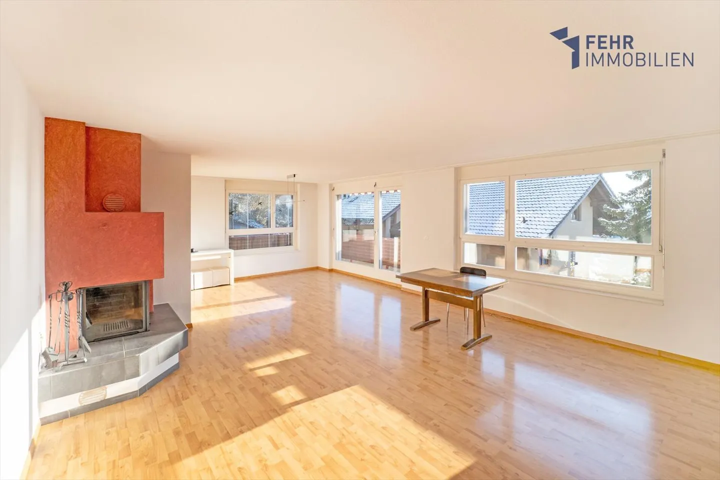 Fehr Immobilien - Grosszügige 5½-Zimmer-Wohnung an sonniger Lage - Foto 2 von 13