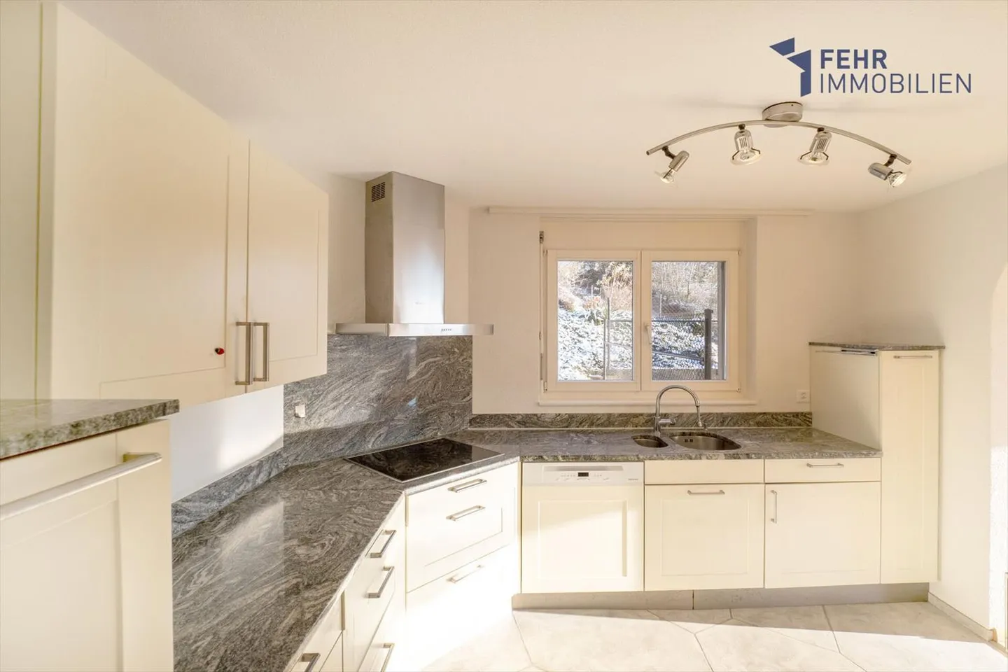 Fehr Immobilien - Grosszügige 5½-Zimmer-Wohnung an sonniger Lage - Foto 4 von 13