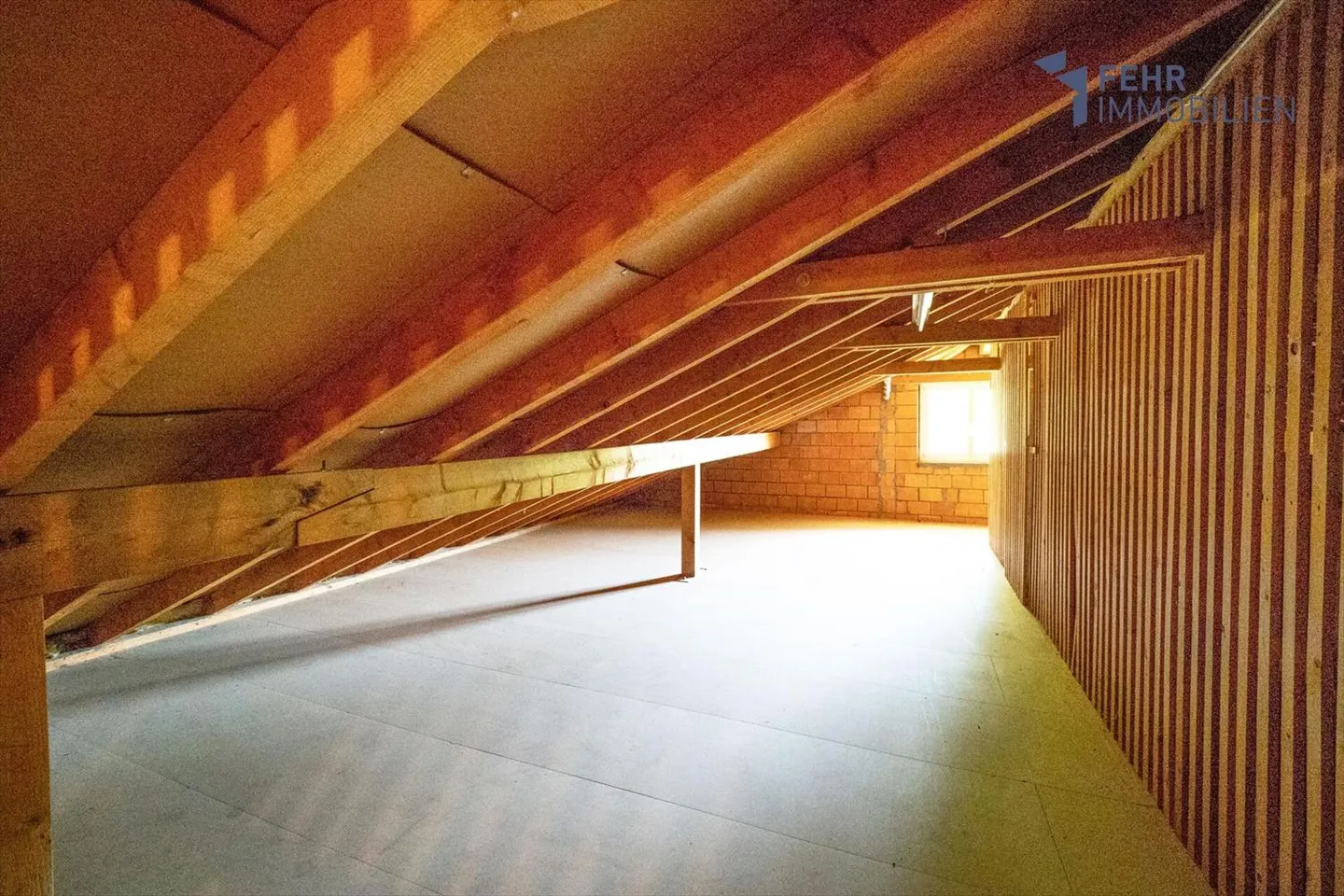 Fehr Immobilien - Grosszügige 5½-Zimmer-Wohnung an sonniger Lage - Foto 11 von 13