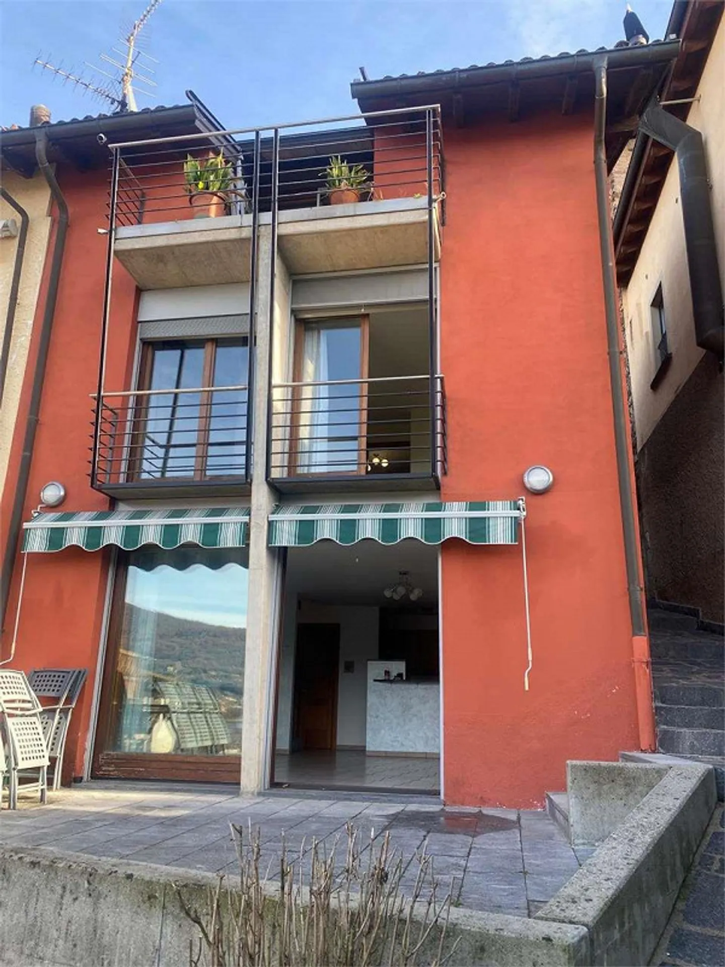 Charming renovated core house with lake view - Photo 4 of 13