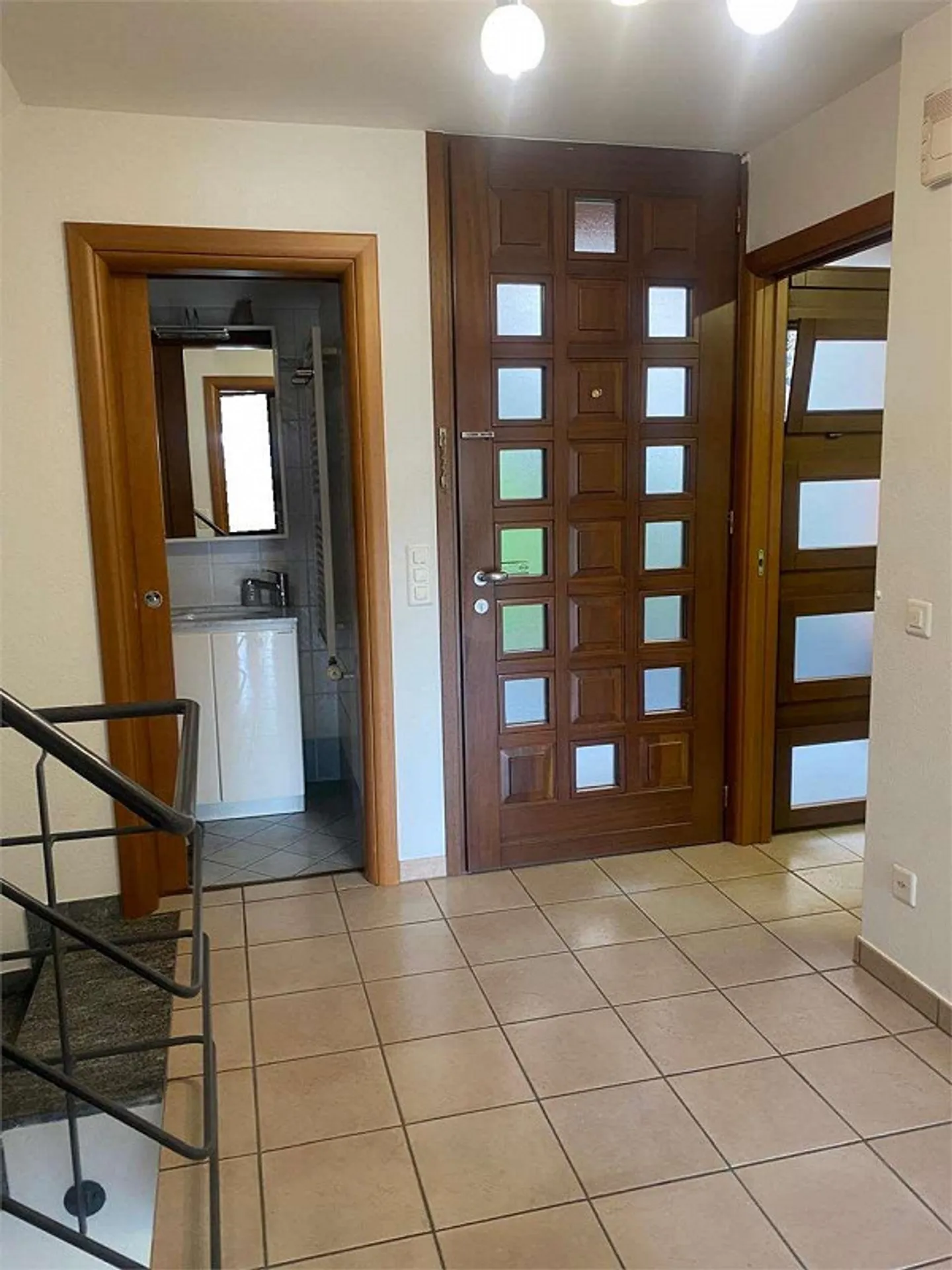 Charming renovated core house with lake view - Photo 5 of 13