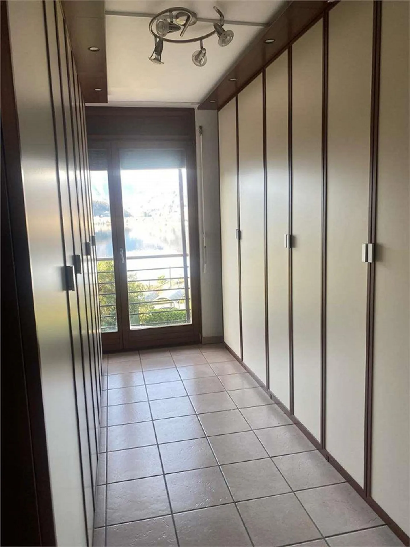 Charming renovated core house with lake view - Photo 6 of 13