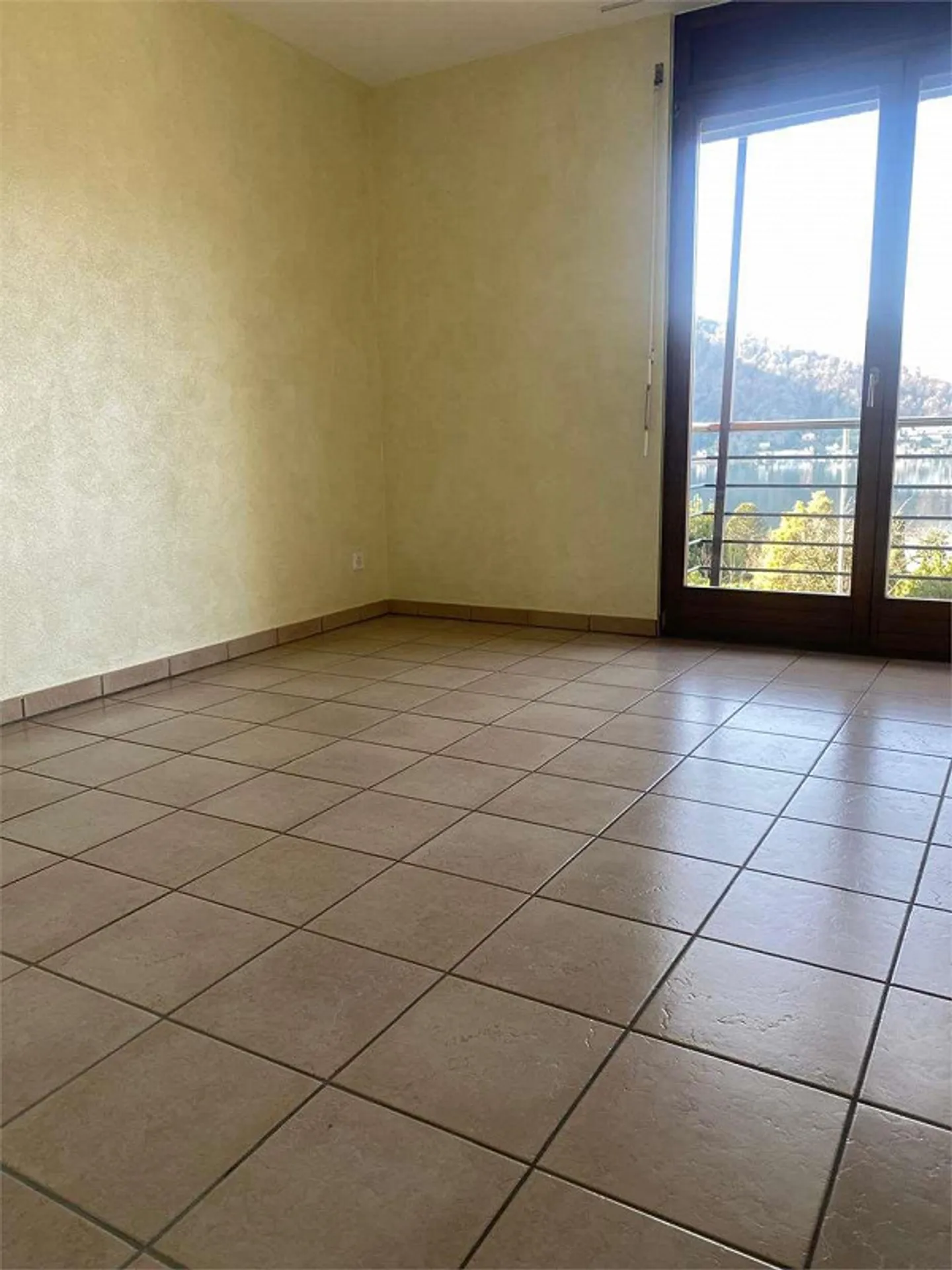 Charming renovated core house with lake view - Photo 7 of 13