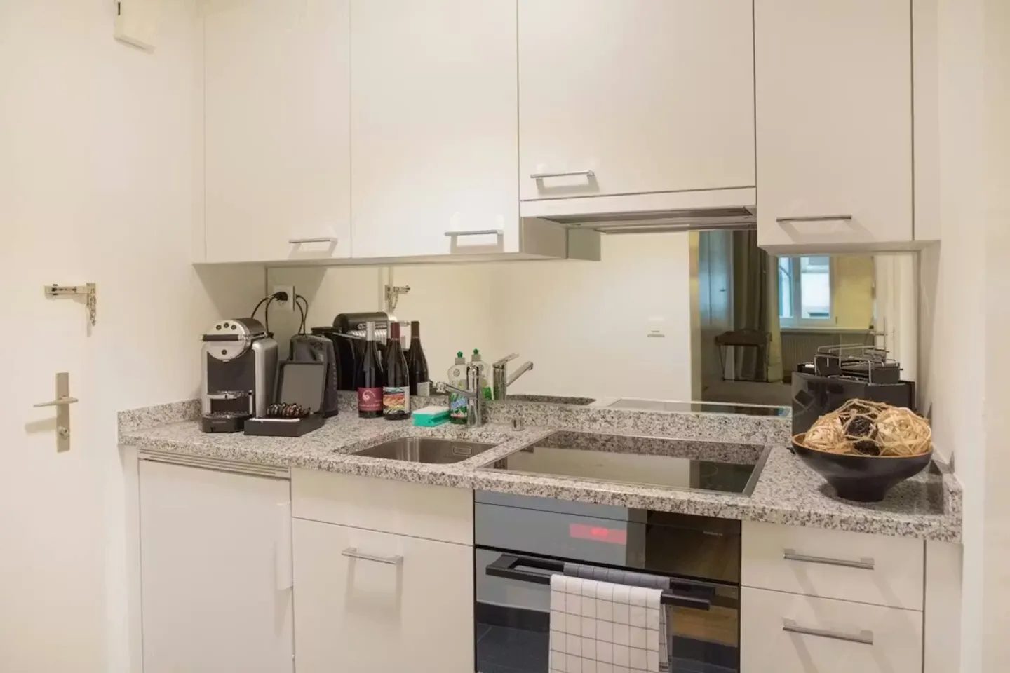 Charming Apartment in Zug - Photo 5 of 8