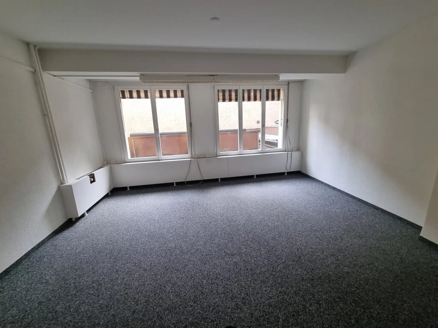 Espace commercial à louer - Photo 2 sur 3