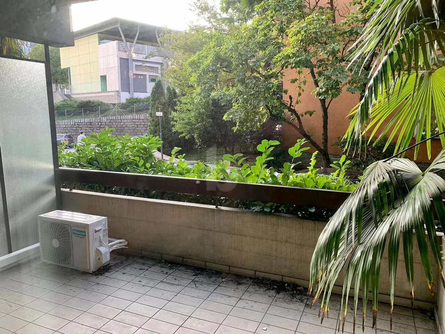 Spazioso con terrazza e balcone - Foto 3 di 4